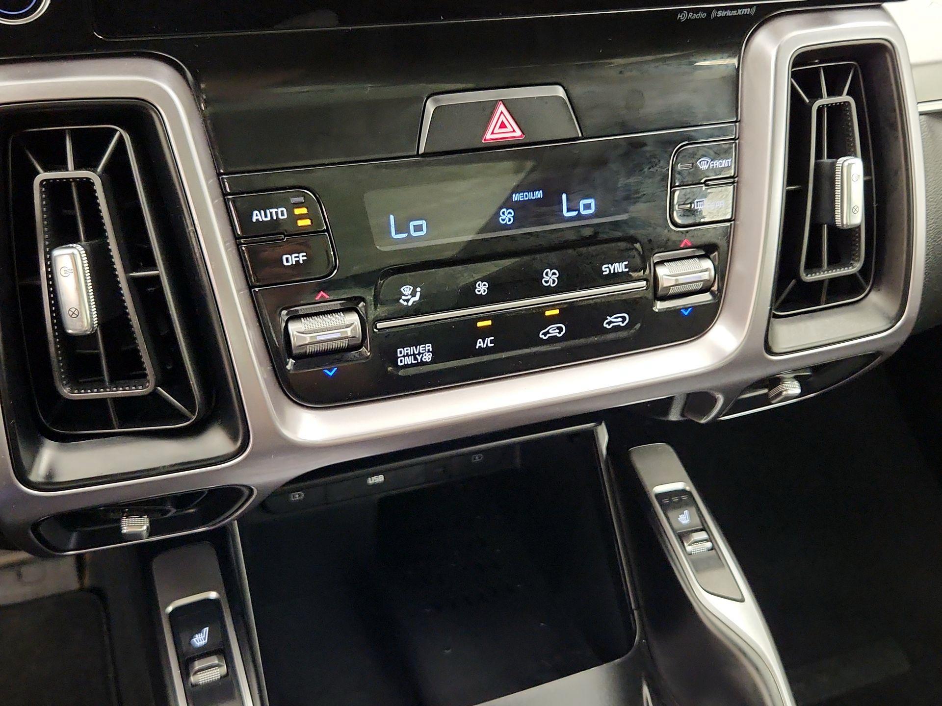 Thumbnail: 2023 Kia Sorento - 17