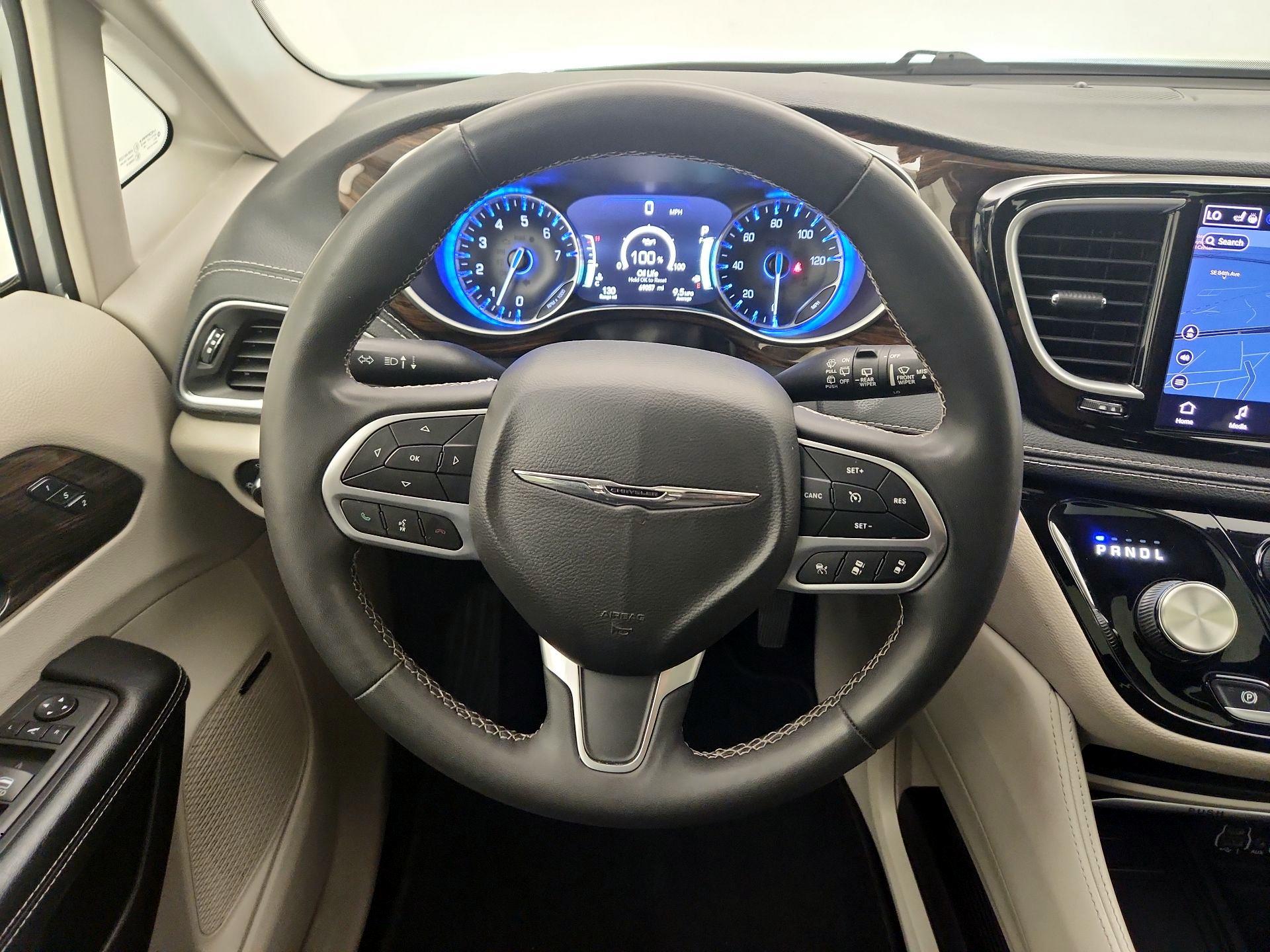 Thumbnail: 2022 Chrysler Pacifica - 10
