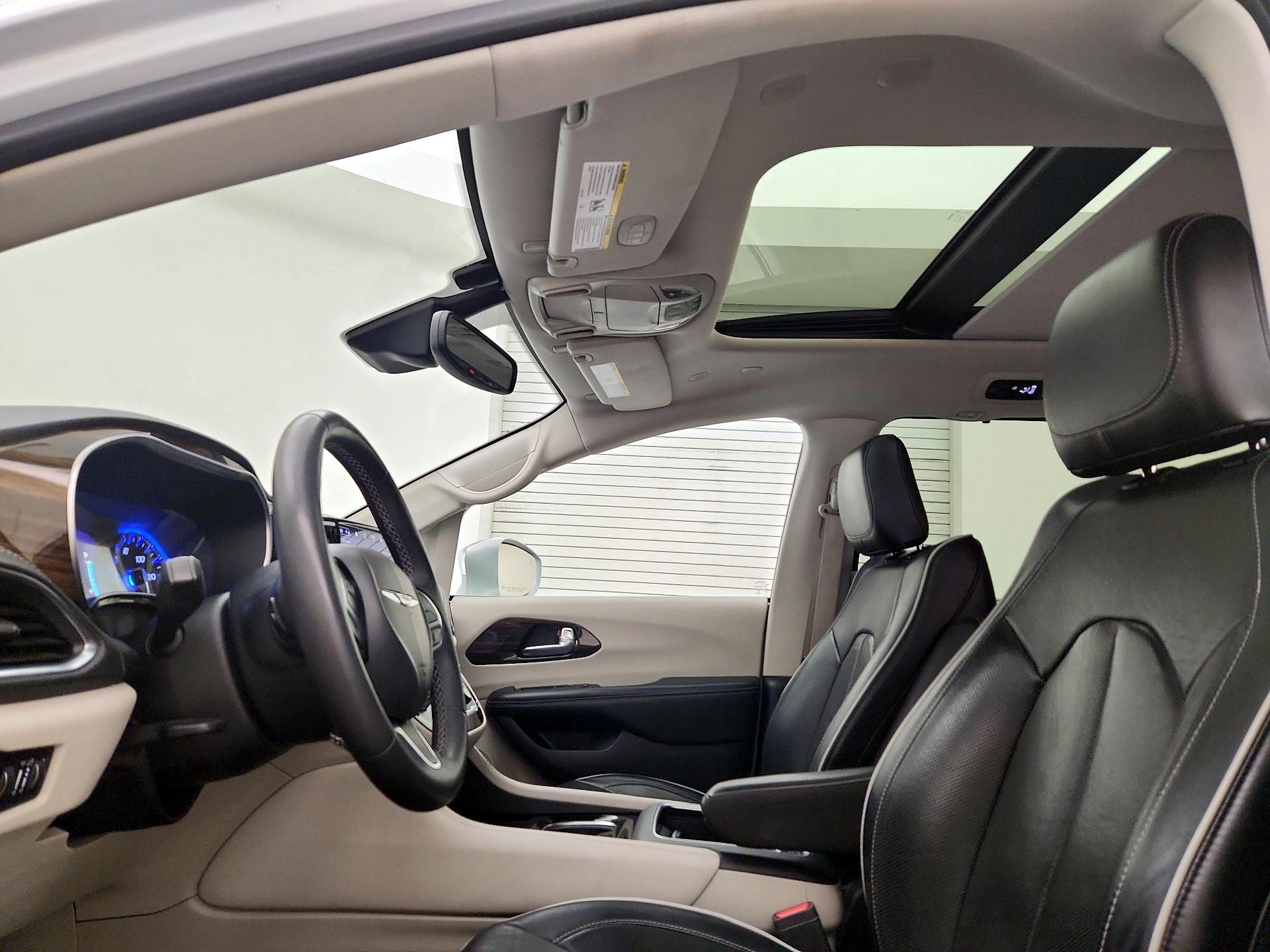 Thumbnail: 2022 Chrysler Pacifica - 20