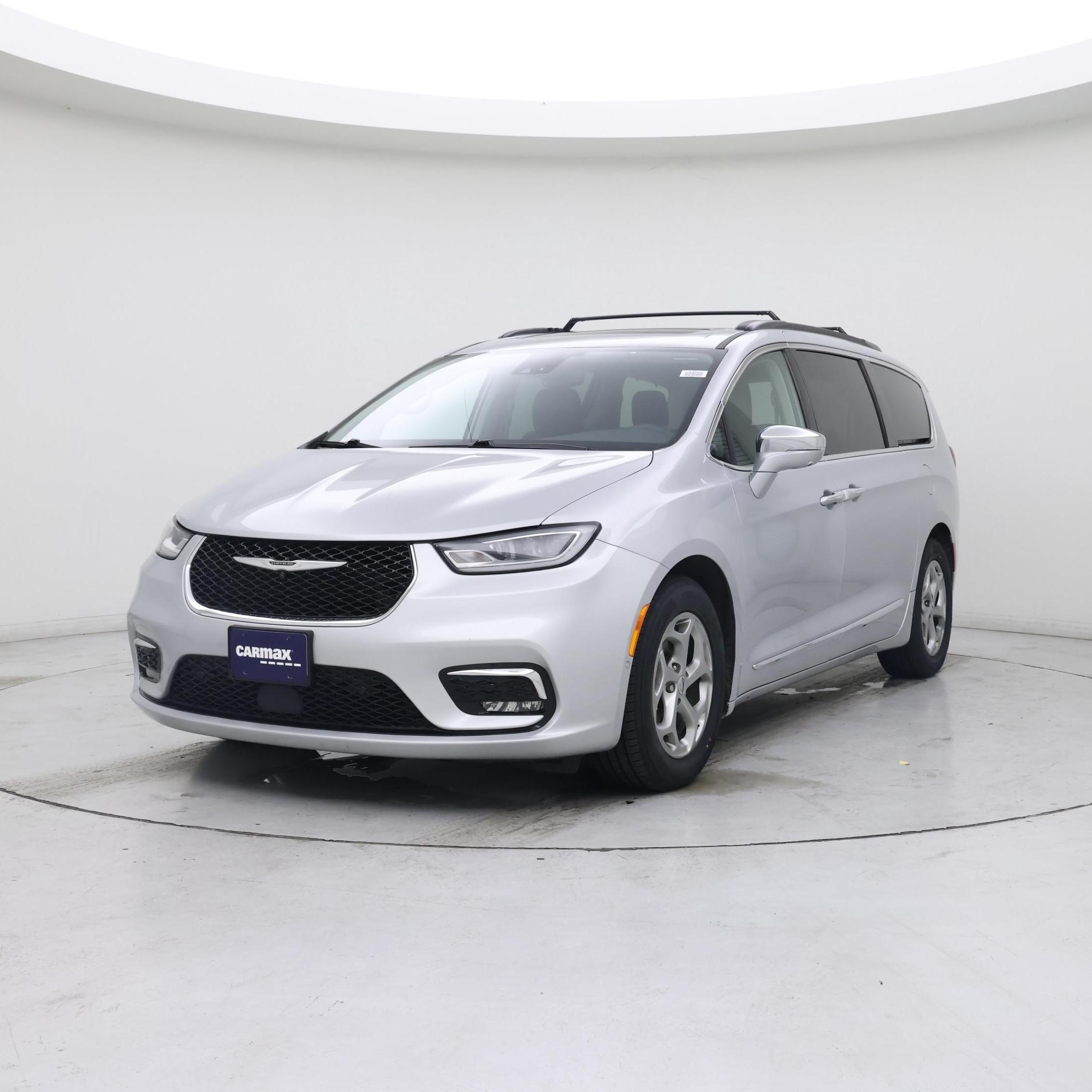 Thumbnail: 2022 Chrysler Pacifica - 4