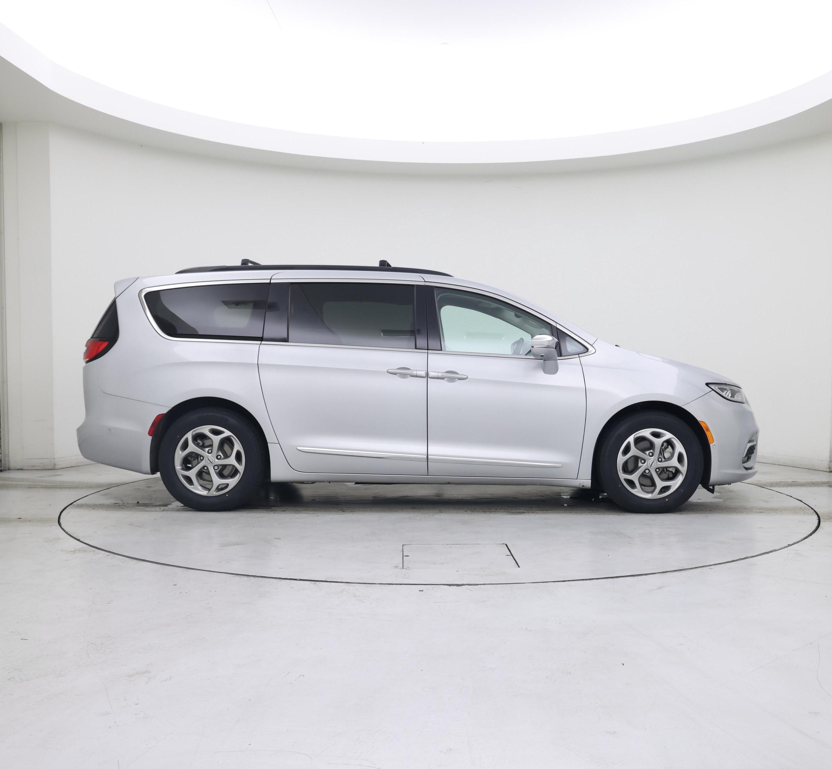 Thumbnail: 2022 Chrysler Pacifica - 7