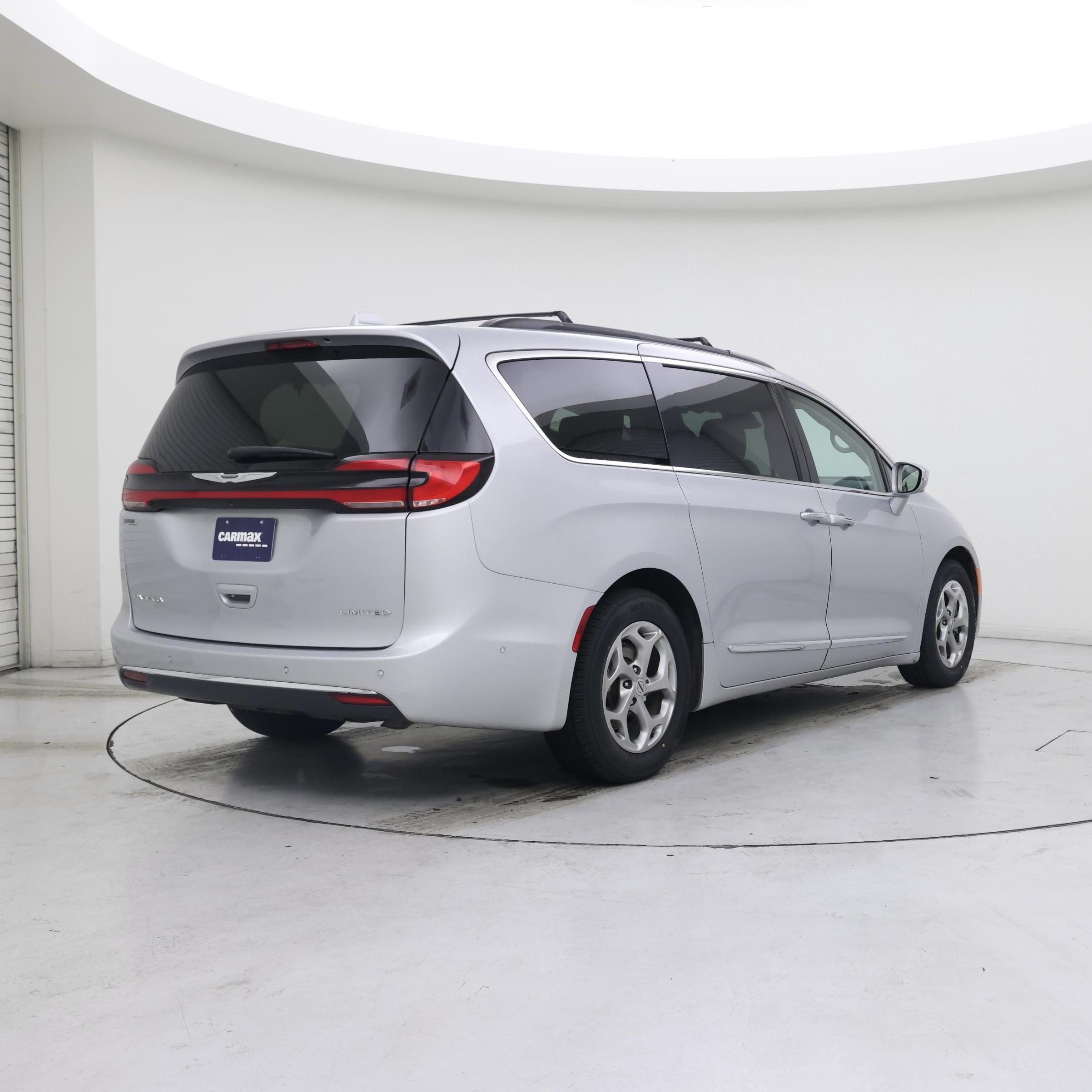 Thumbnail: 2022 Chrysler Pacifica - 8