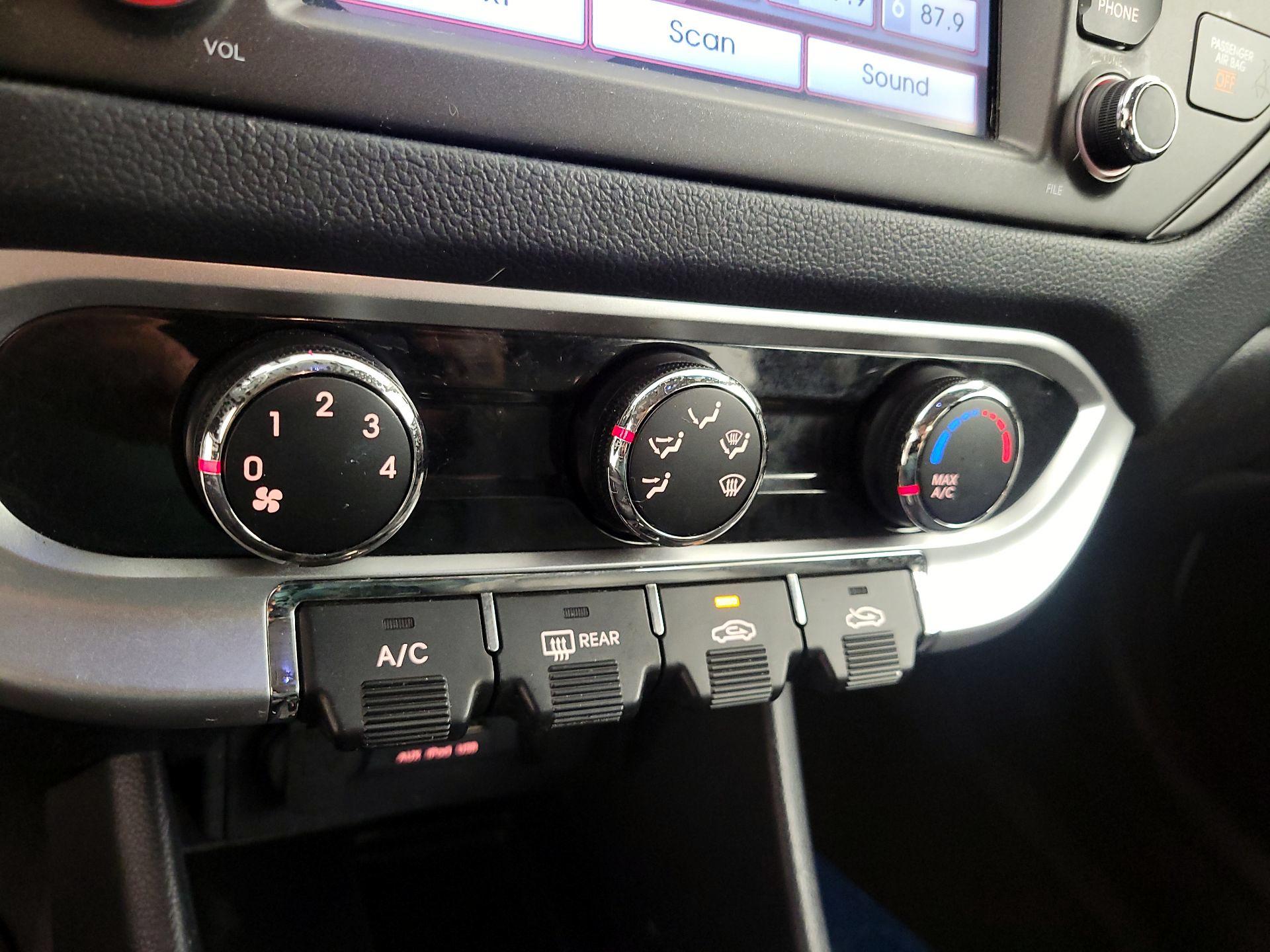 Thumbnail: 2014 Kia Rio - 14