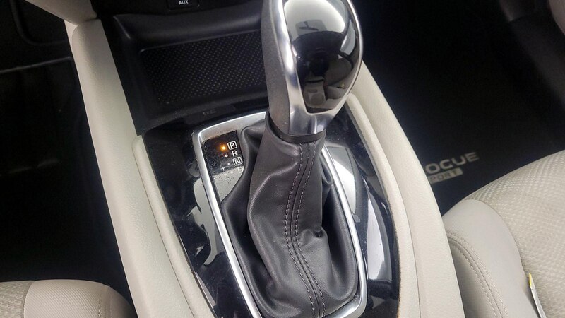 2018 Nissan Rogue Sport SV 16