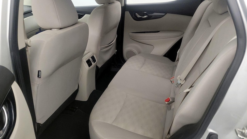 2018 Nissan Rogue Sport SV 18