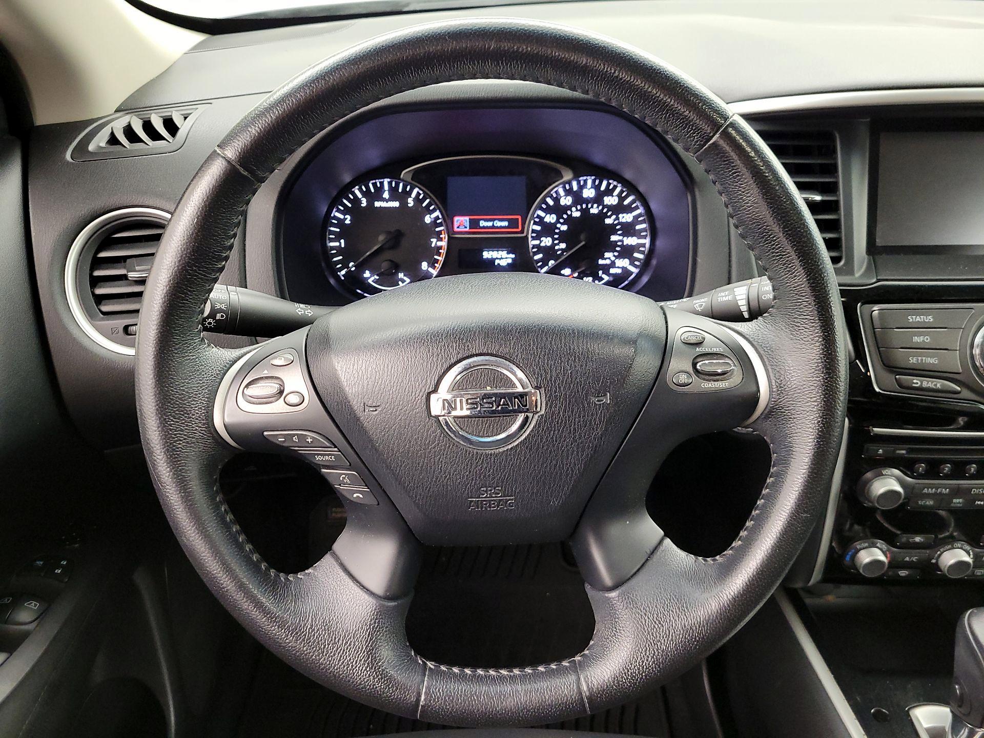 Thumbnail: 2013 Nissan Pathfinder - 10