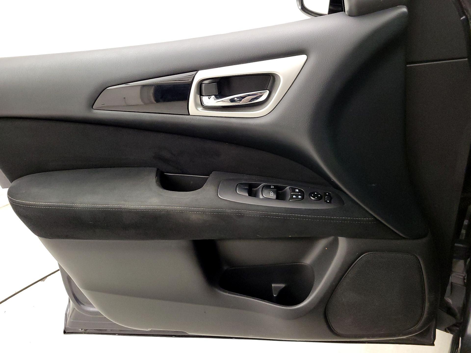 Thumbnail: 2013 Nissan Pathfinder - 12