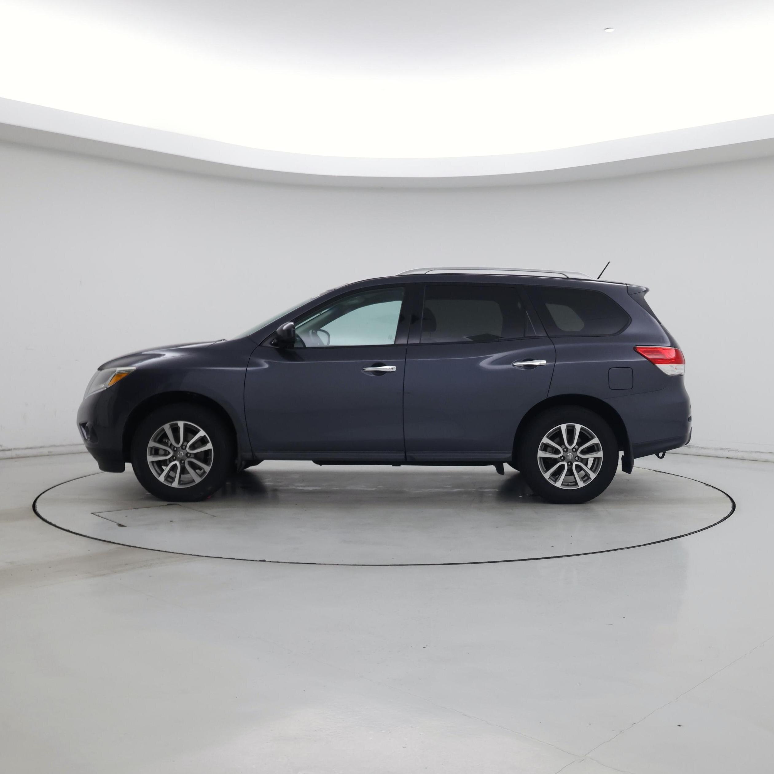 Thumbnail: 2013 Nissan Pathfinder - 3
