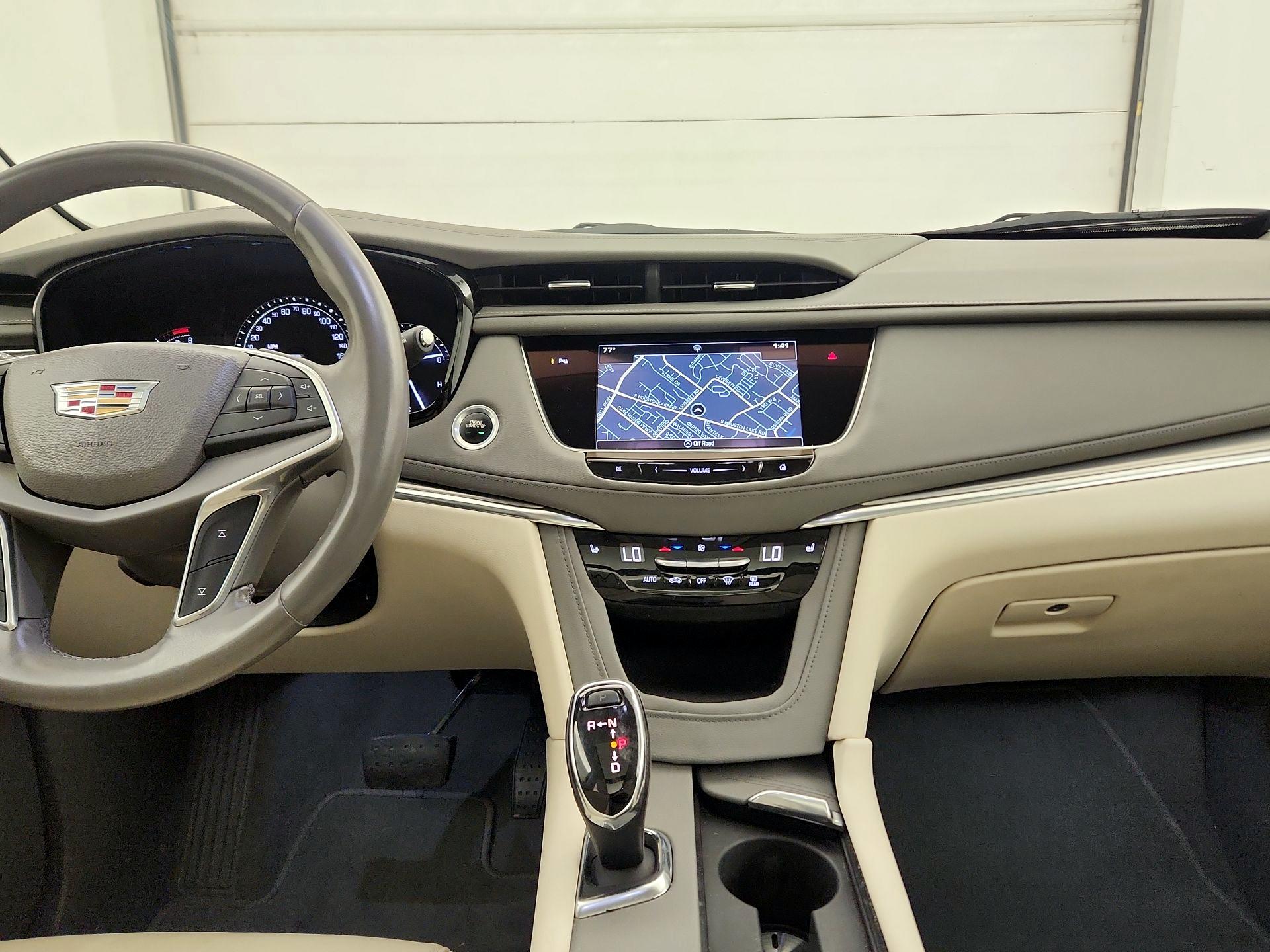 Thumbnail: 2017 Cadillac XT5 - 9