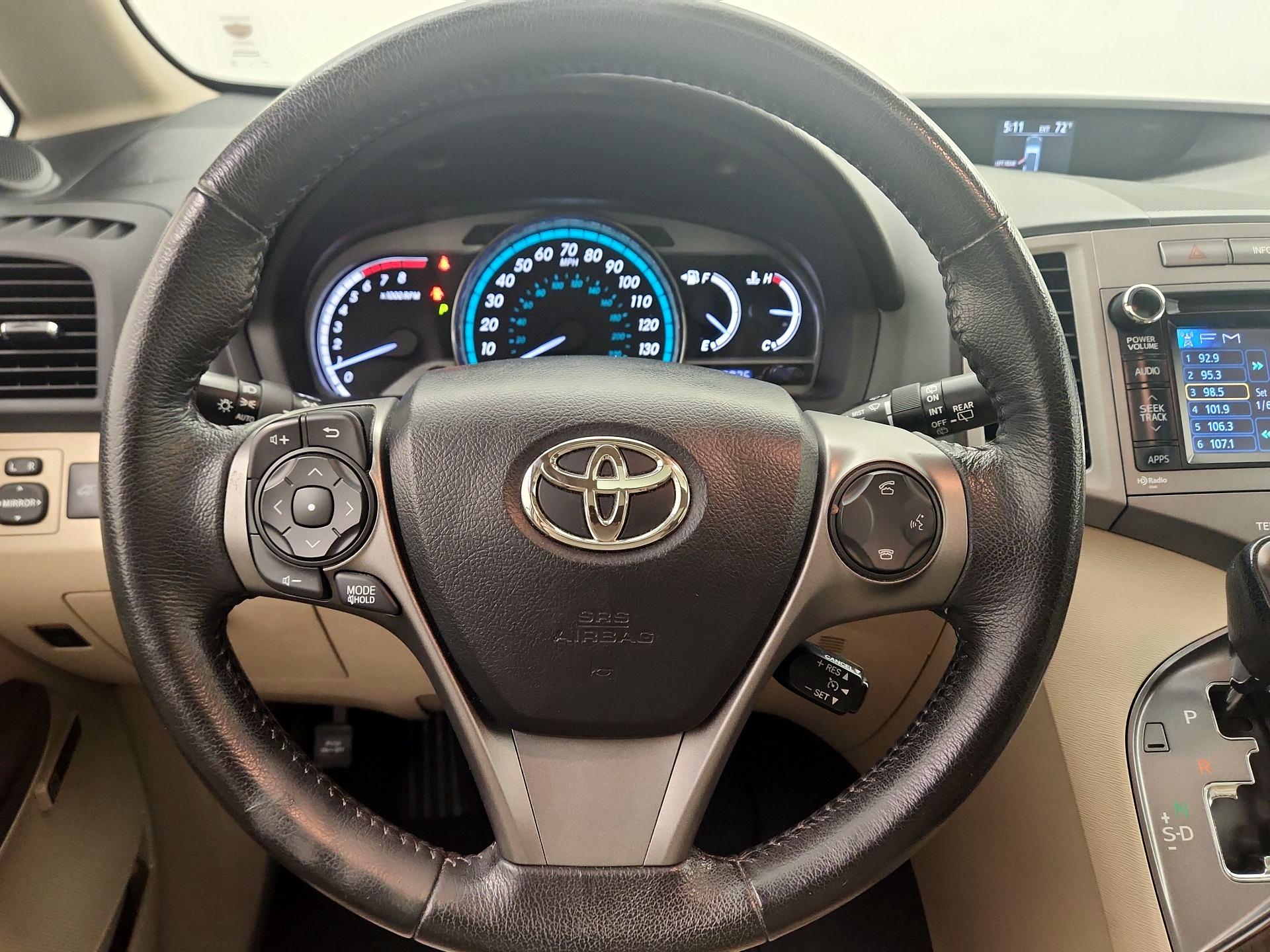 Thumbnail: 2013 Toyota Venza - 10