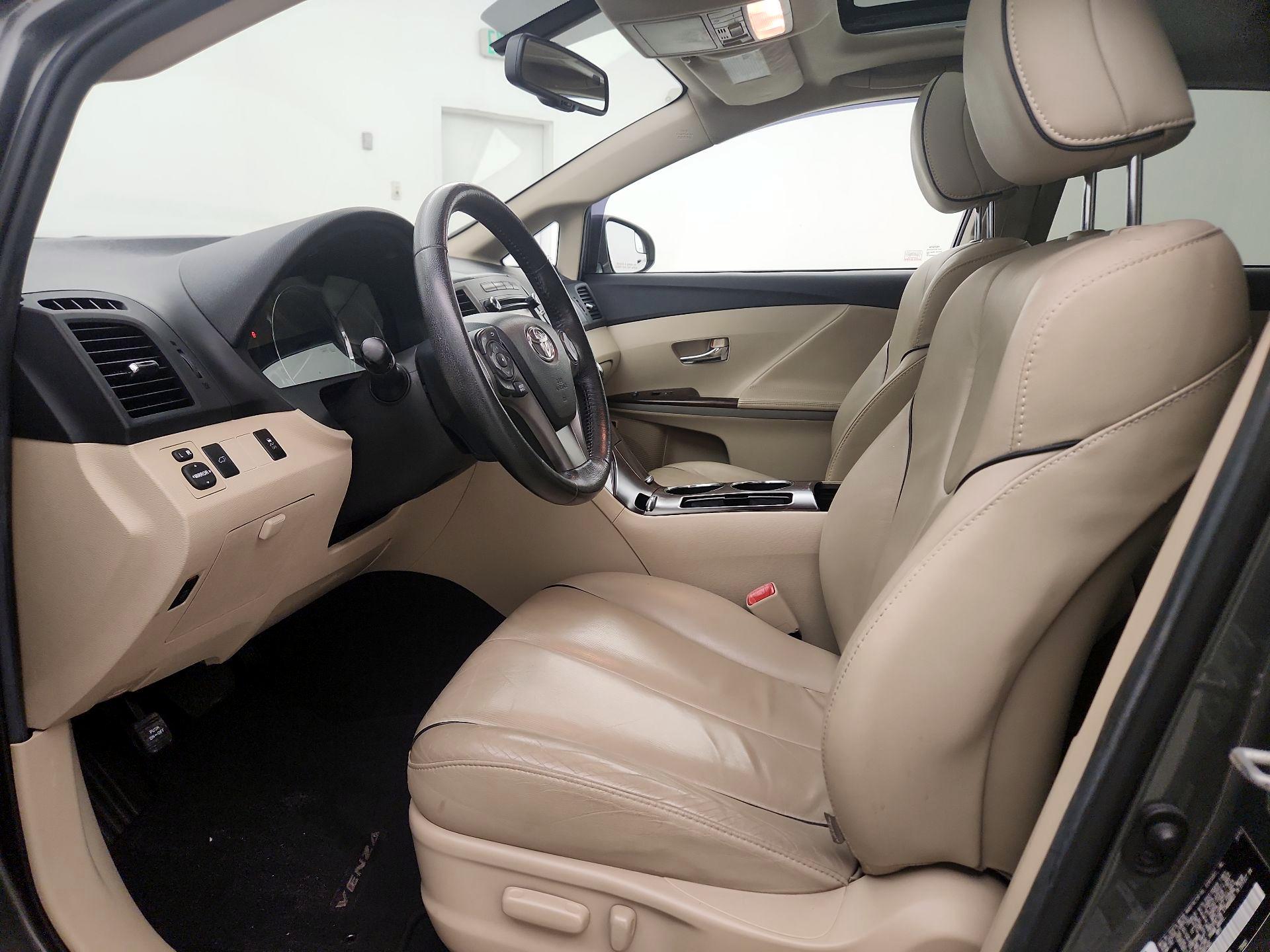 Thumbnail: 2013 Toyota Venza - 11