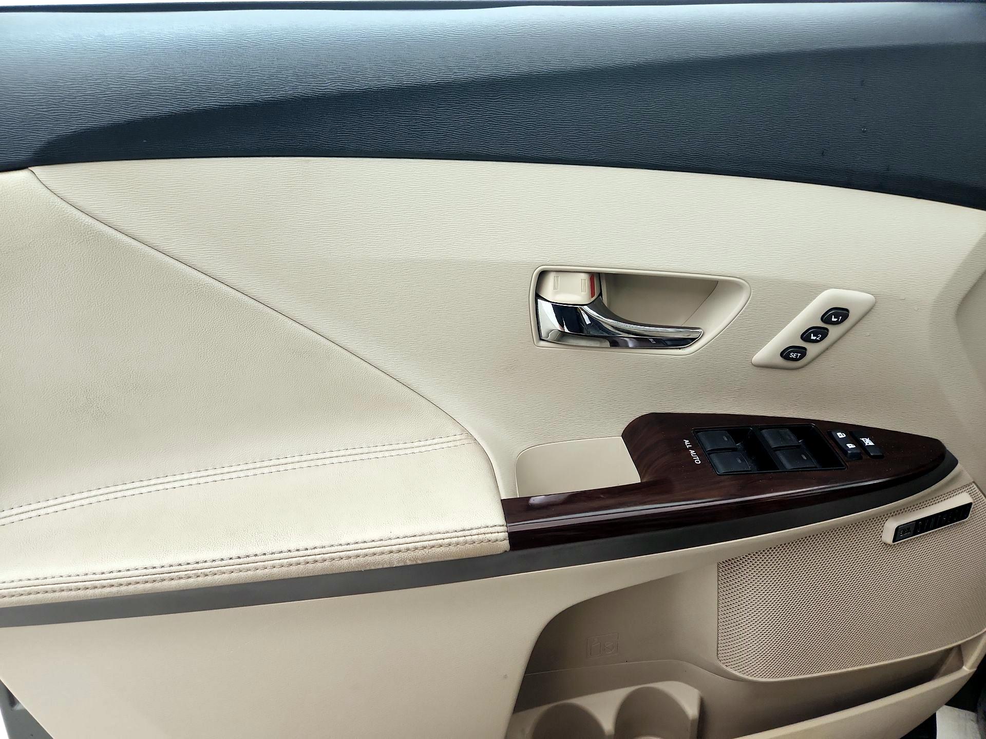 Thumbnail: 2013 Toyota Venza - 12