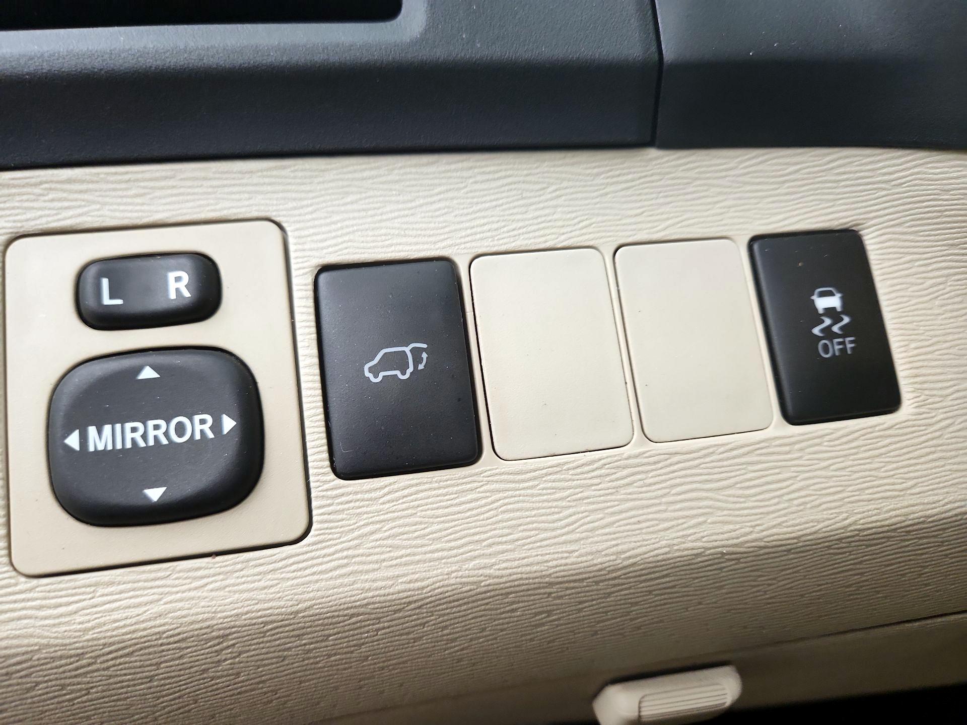 Thumbnail: 2013 Toyota Venza - 13