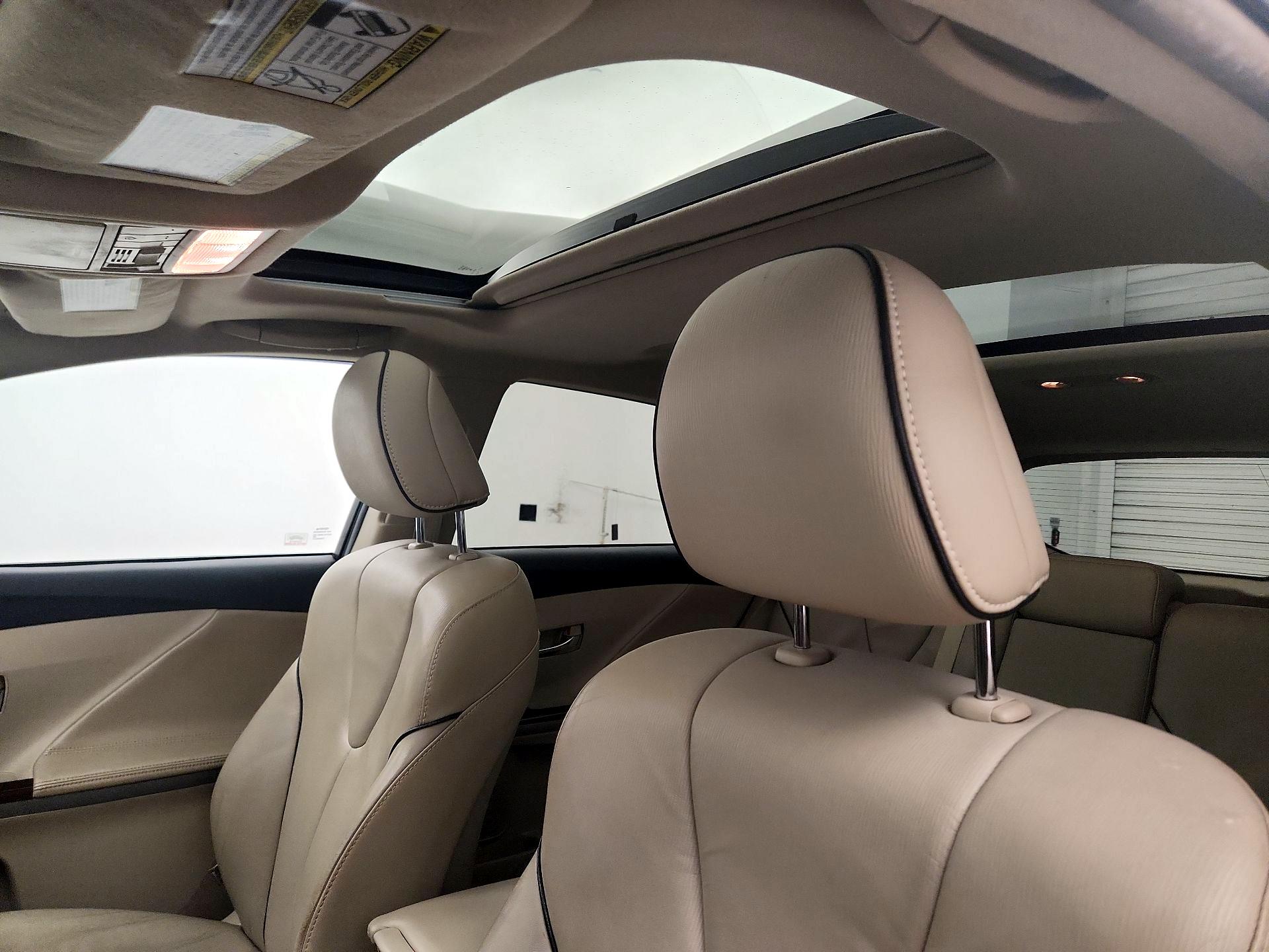 Thumbnail: 2013 Toyota Venza - 18