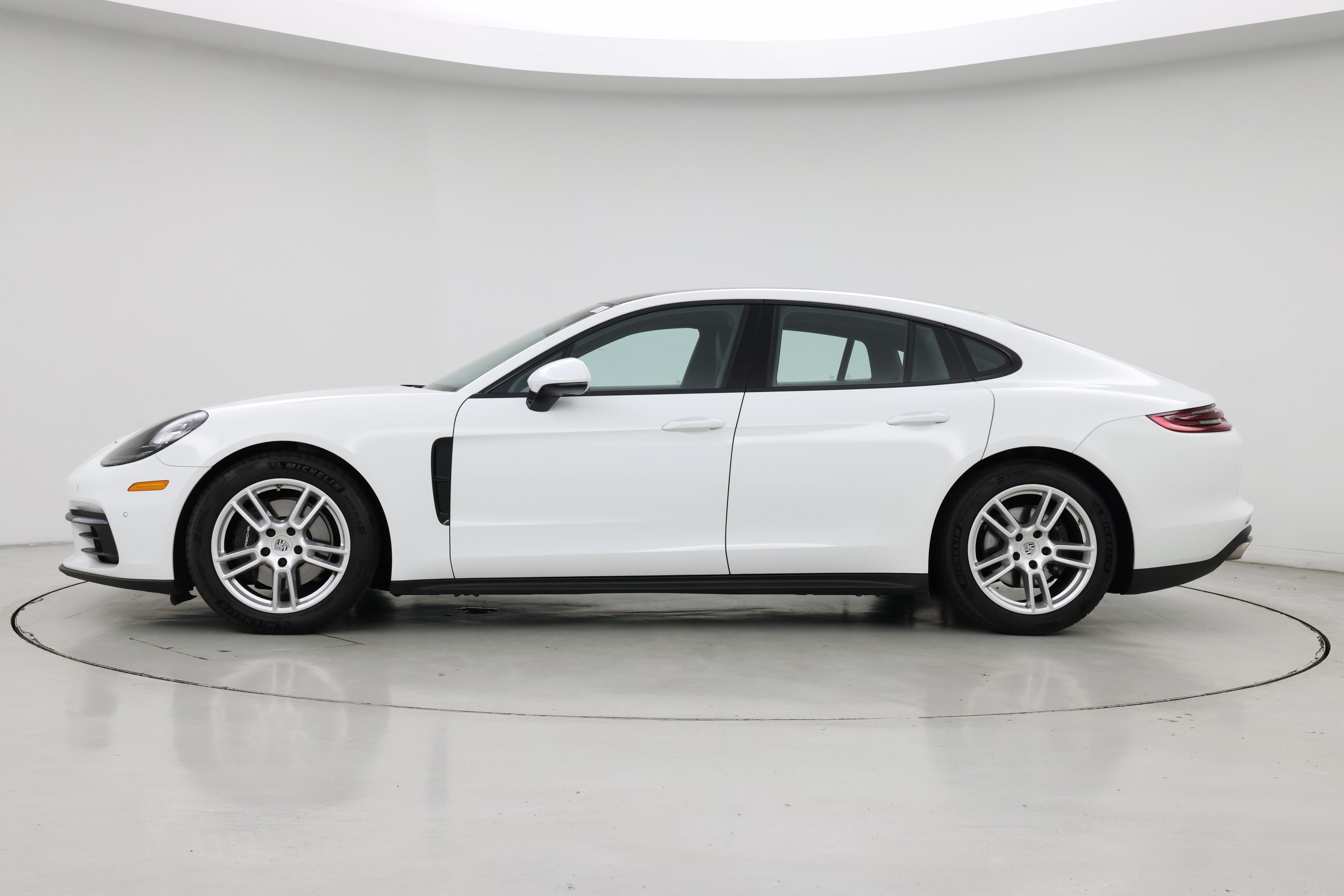 Thumbnail: 2018 Porsche Panamera - 3