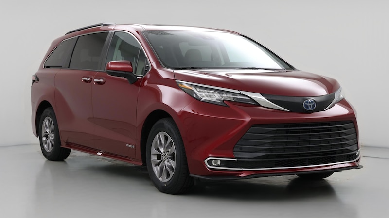 2021 Toyota Sienna XLE Hero Image
