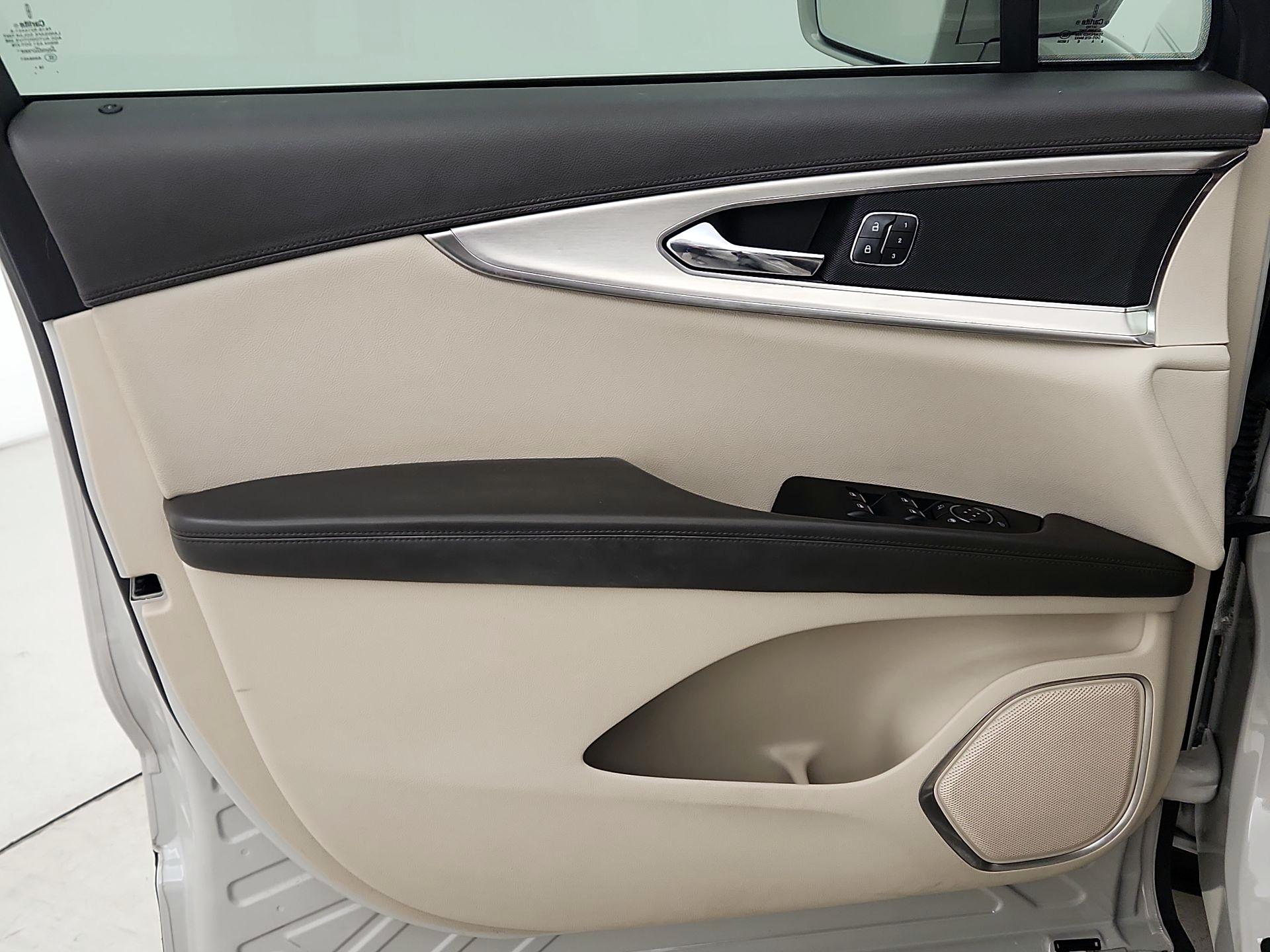 Thumbnail: 2019 Lincoln Nautilus - 12