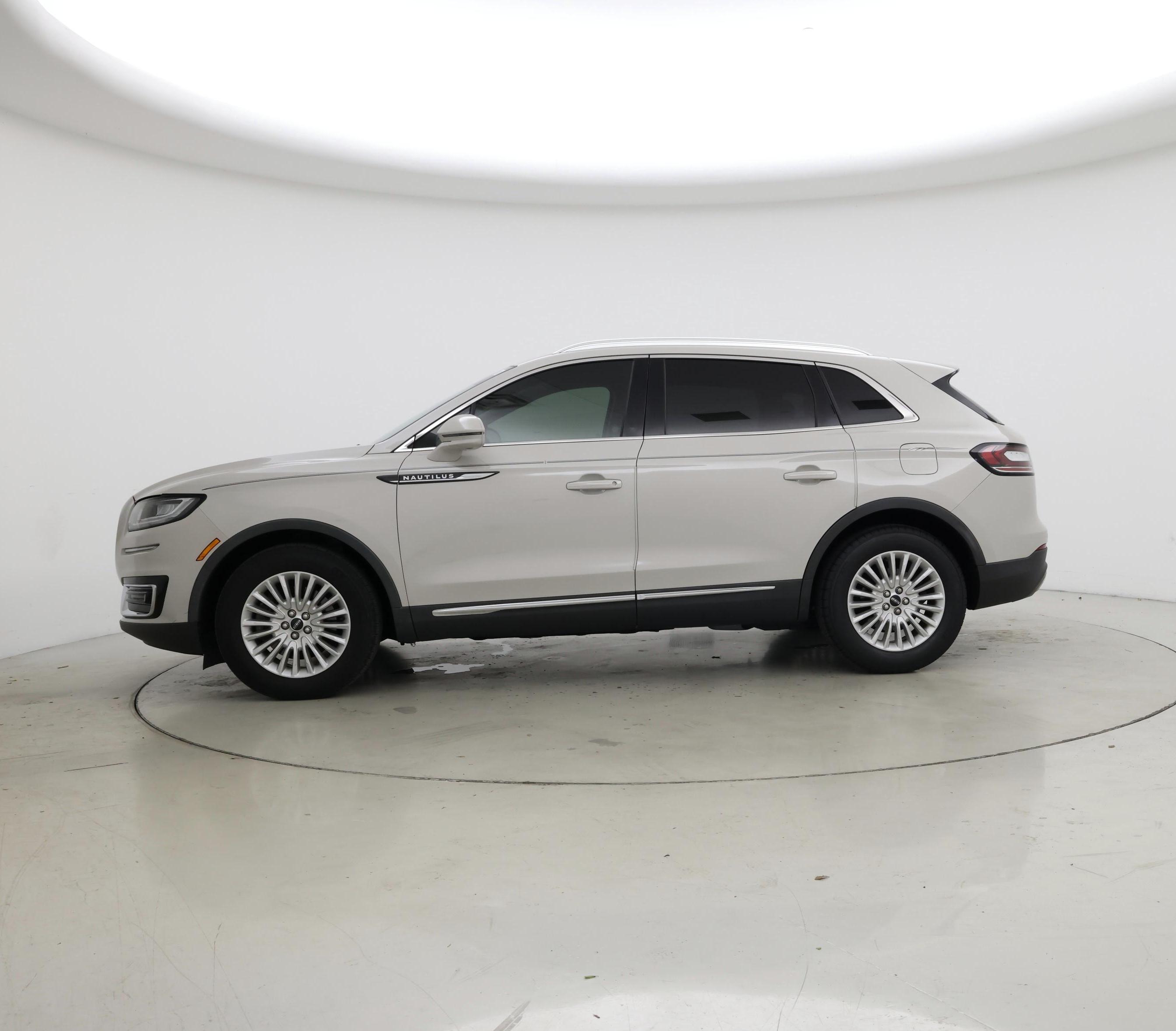 Thumbnail: 2019 Lincoln Nautilus - 3