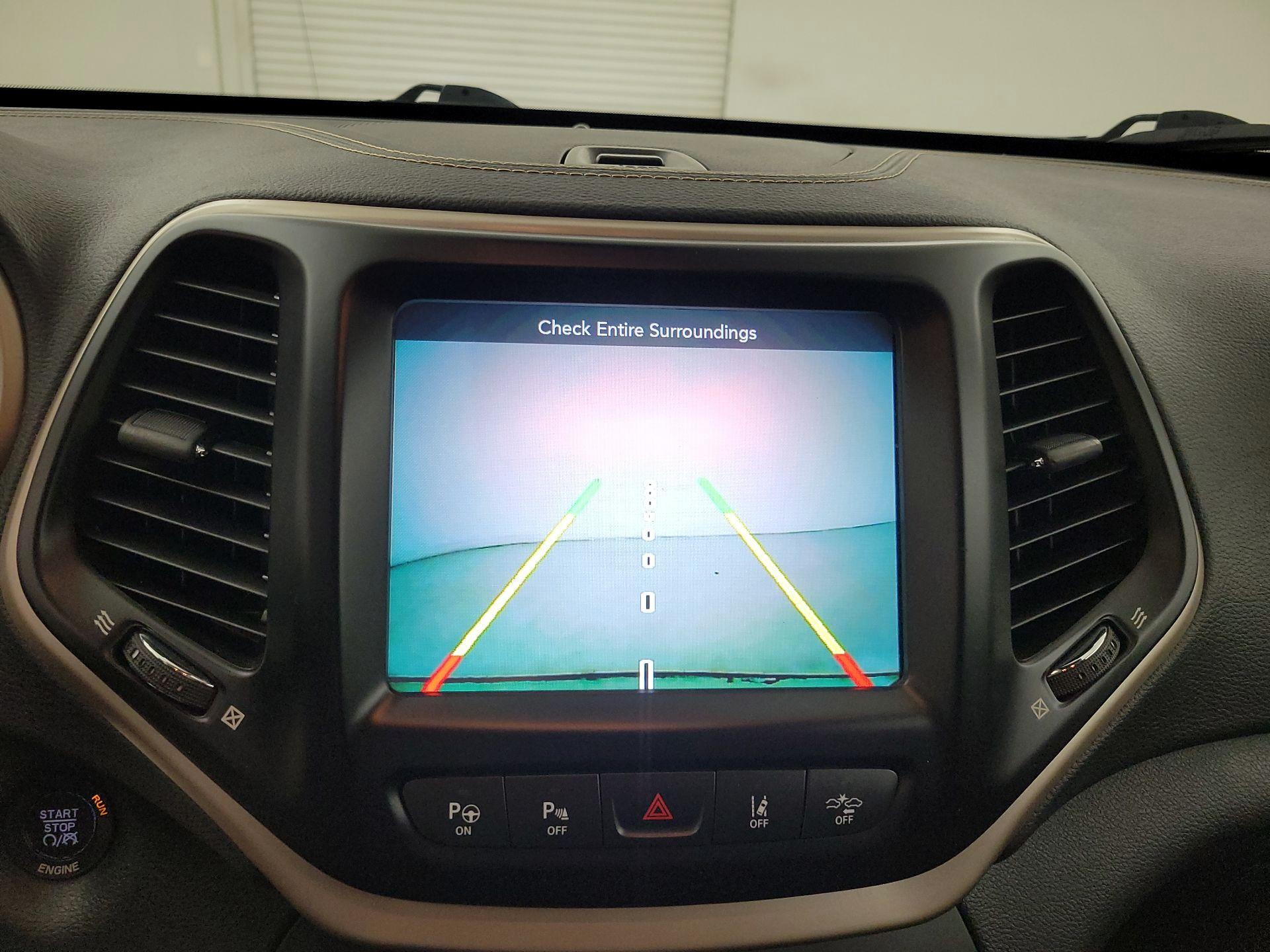 Thumbnail: 2016 Jeep Cherokee - 15