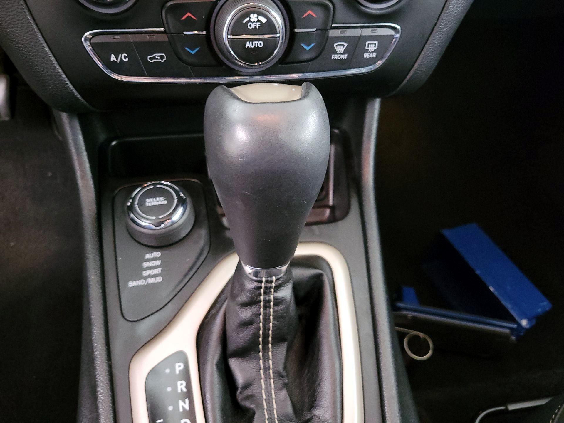 Thumbnail: 2016 Jeep Cherokee - 18