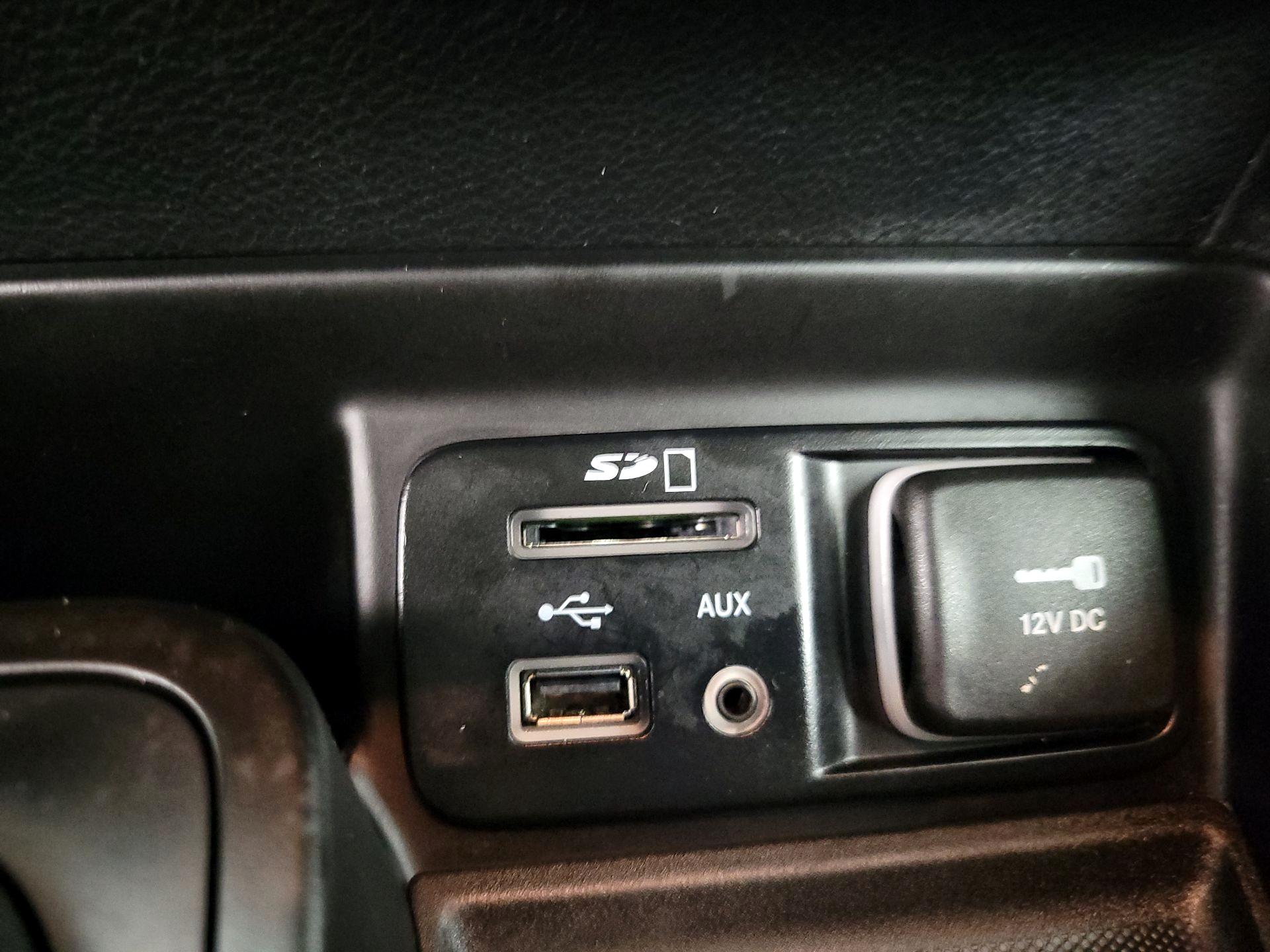 Thumbnail: 2016 Jeep Cherokee - 19