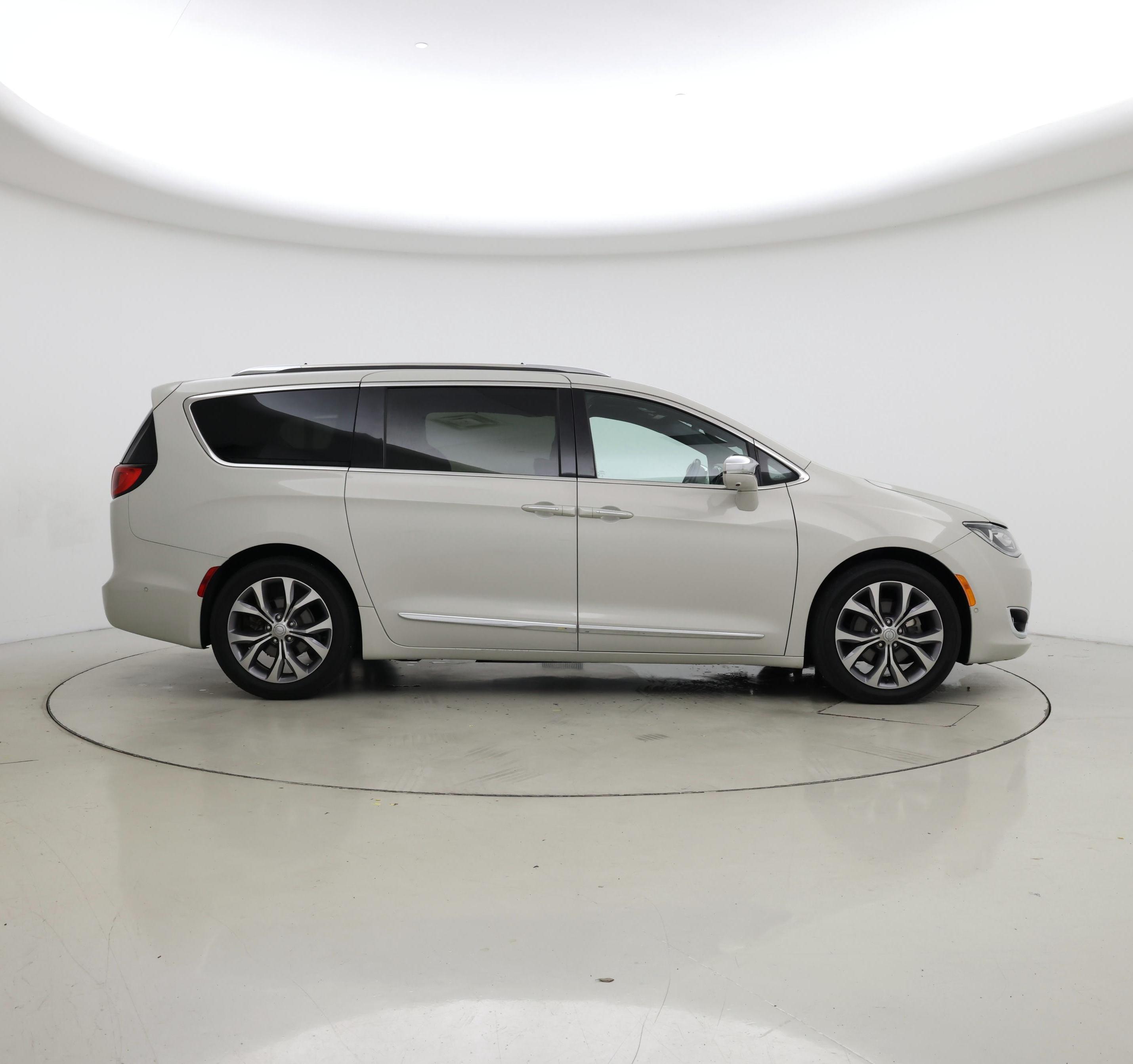 Thumbnail: 2020 Chrysler Pacifica - 7
