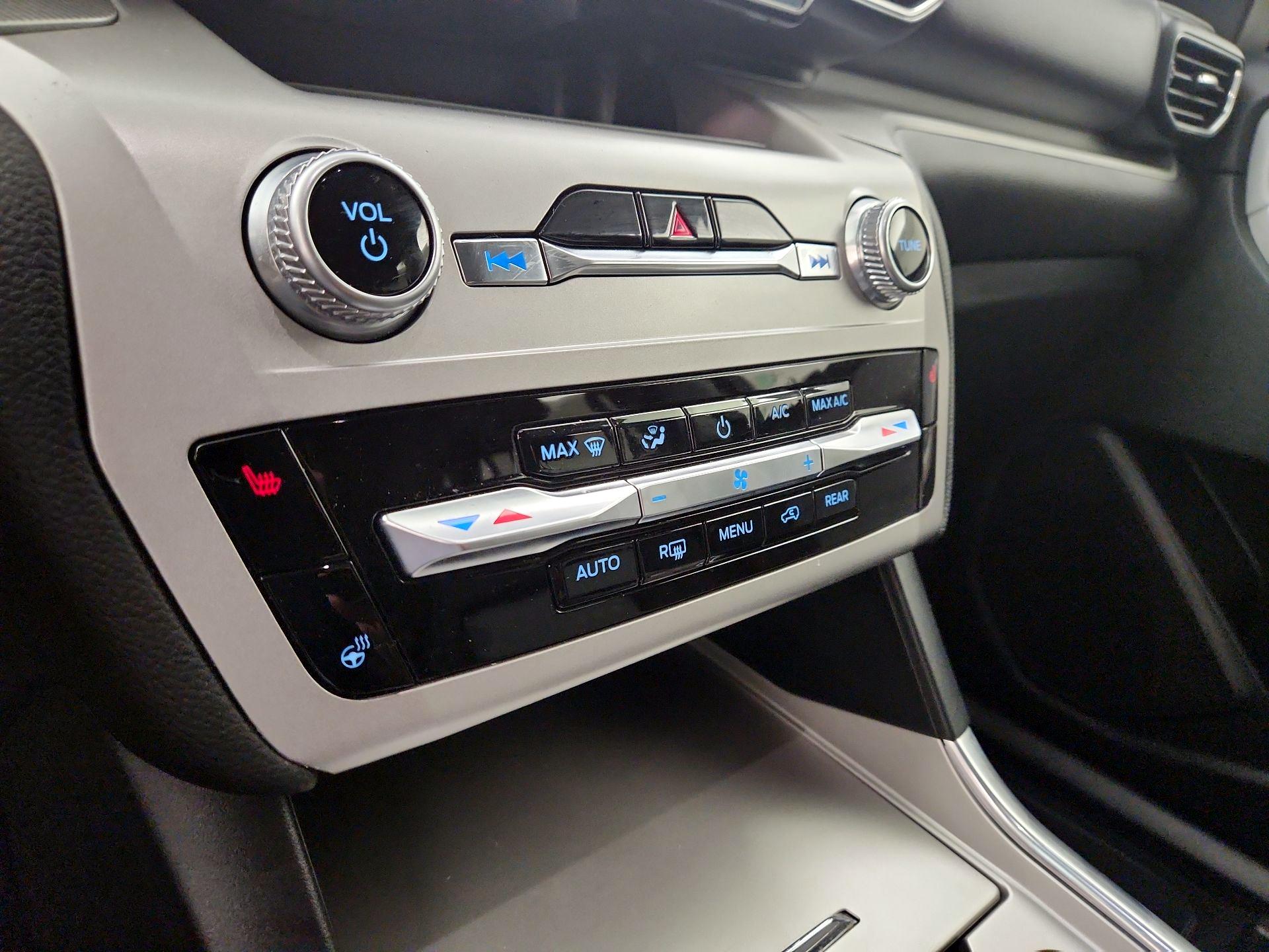 Thumbnail: 2022 Ford Explorer - 17