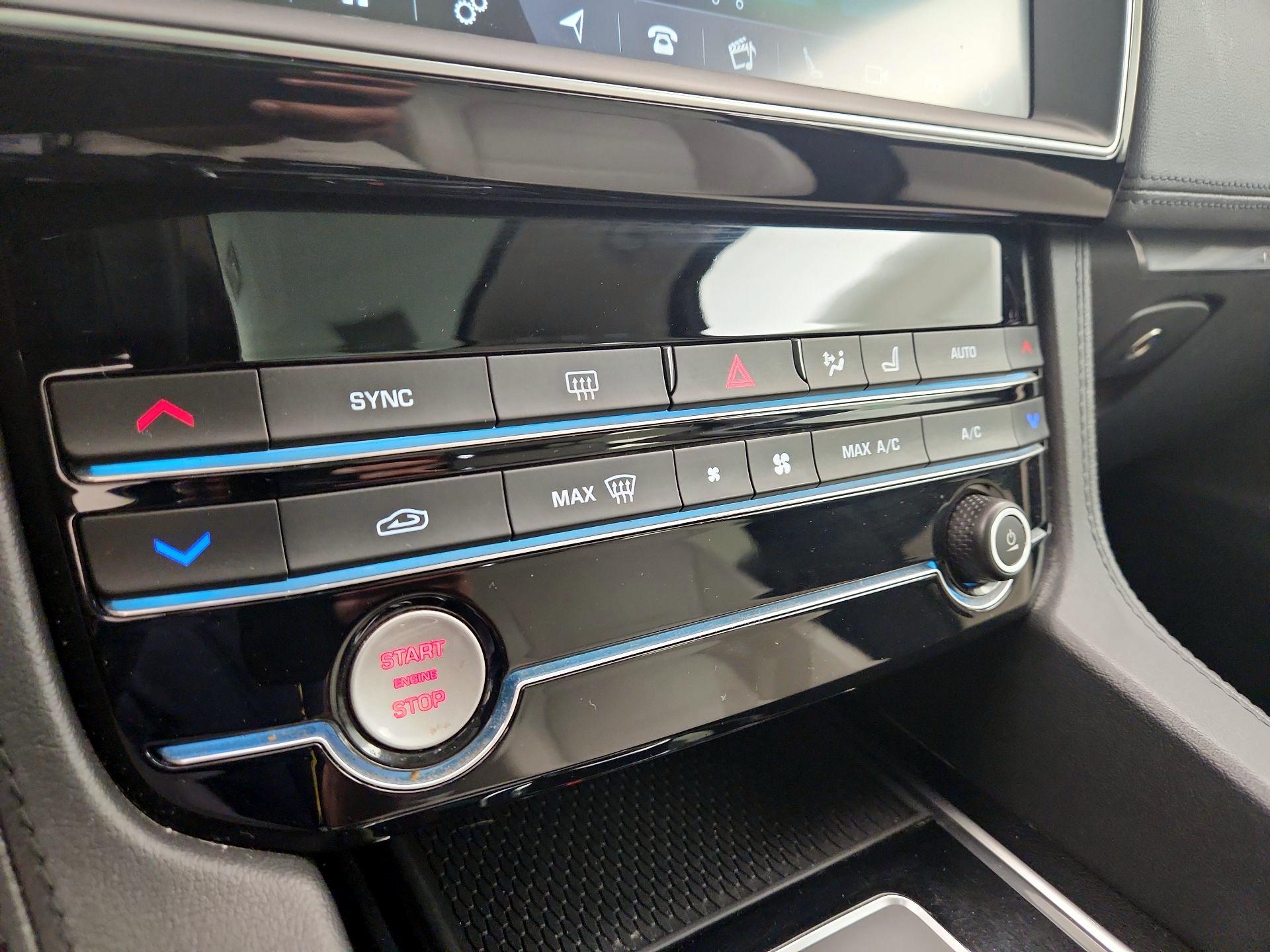 Thumbnail: 2020 Jaguar F-Pace - 17