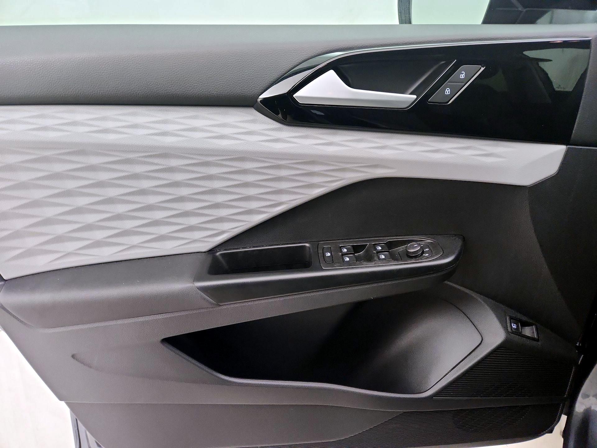 Thumbnail: 2022 Volkswagen Taos - 12