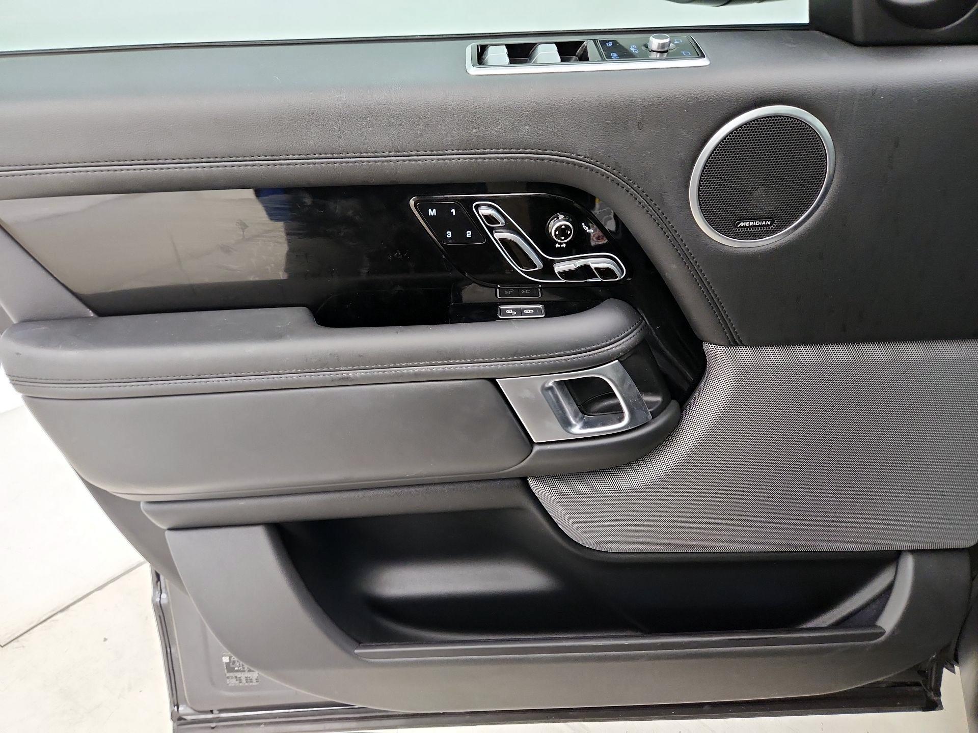 Thumbnail: 2020 Land Rover Range Rover - 12