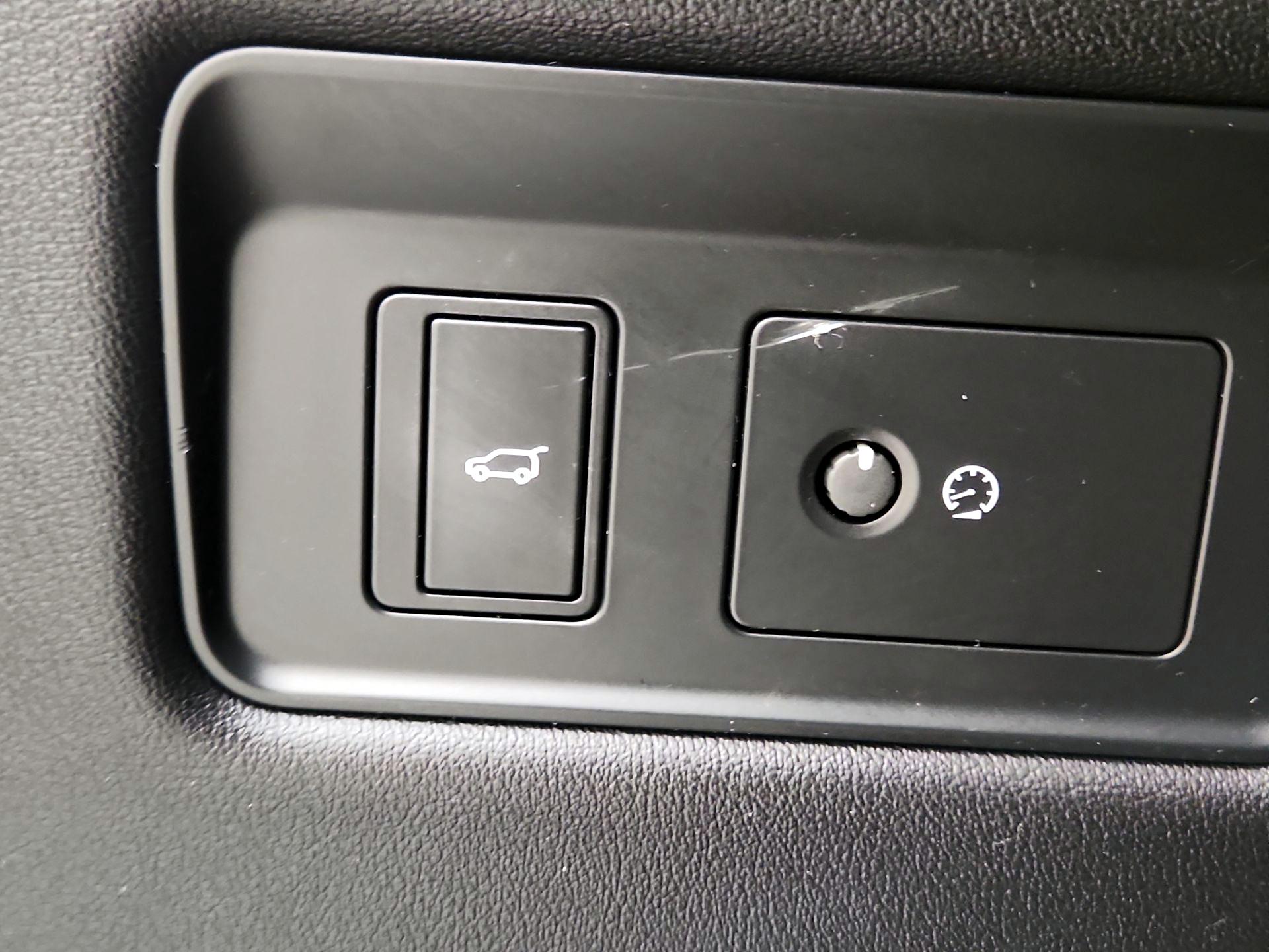 Thumbnail: 2020 Land Rover Range Rover - 13