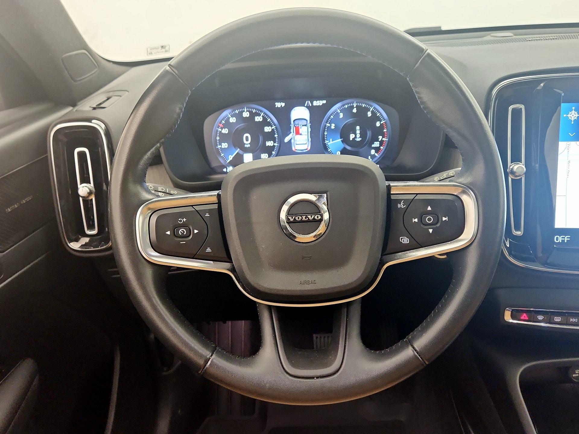 Thumbnail: 2021 Volvo XC40 - 10