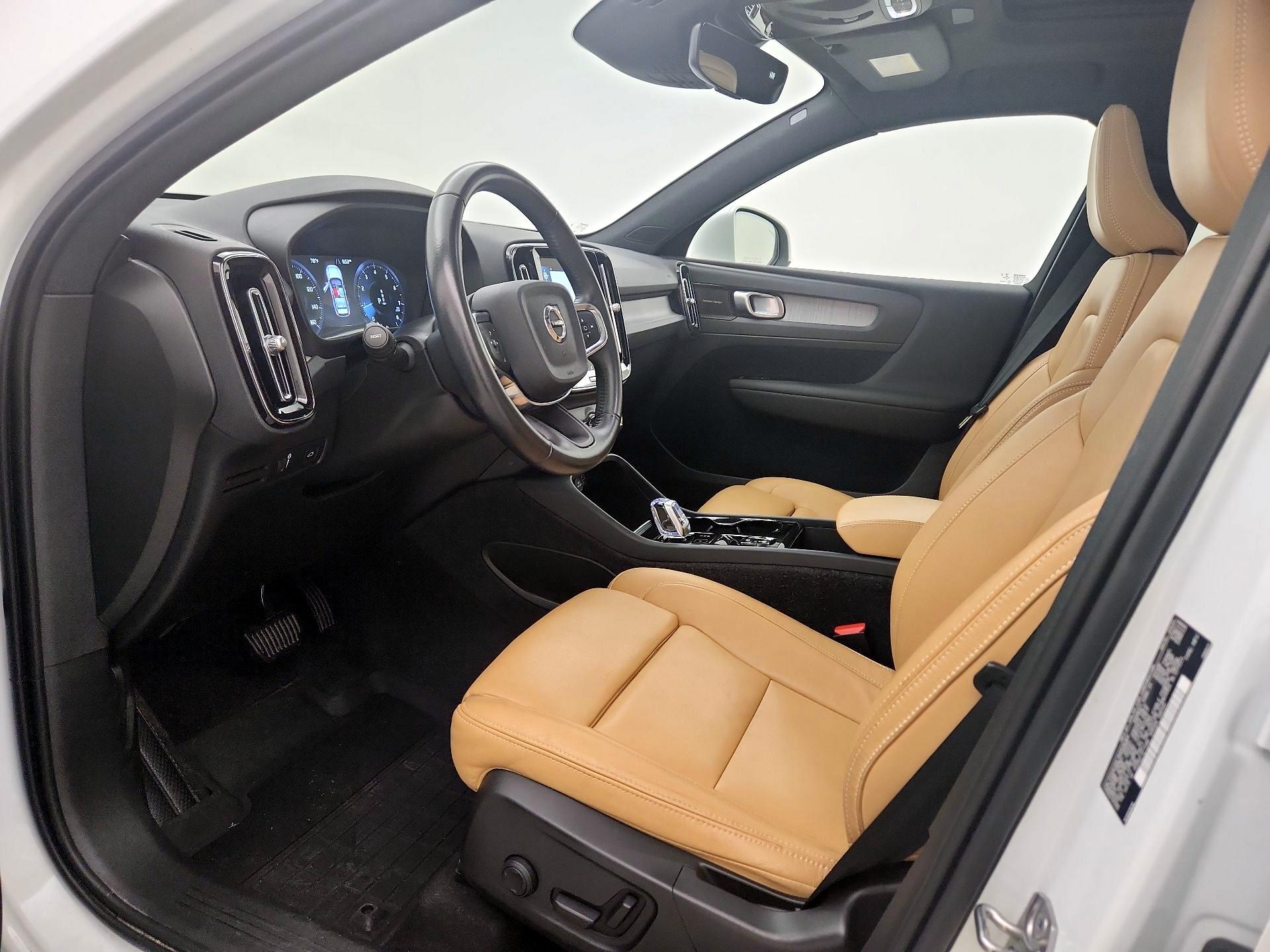 Thumbnail: 2021 Volvo XC40 - 11