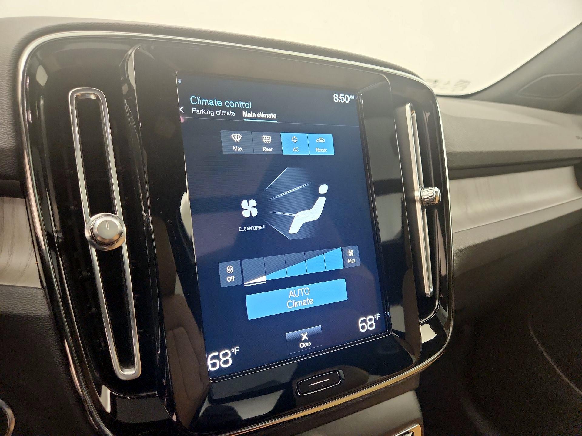 Thumbnail: 2021 Volvo XC40 - 17
