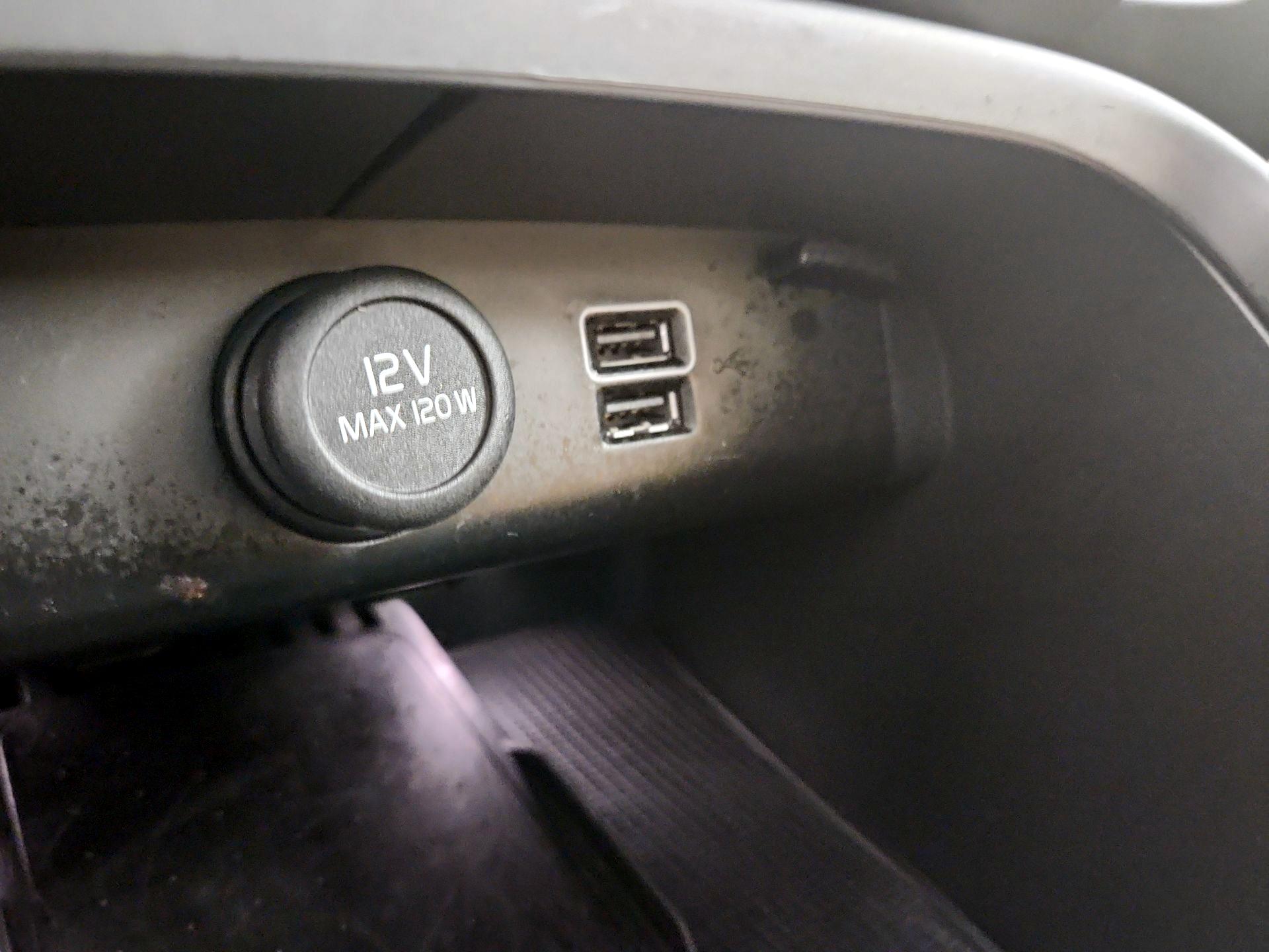 Thumbnail: 2021 Volvo XC40 - 19