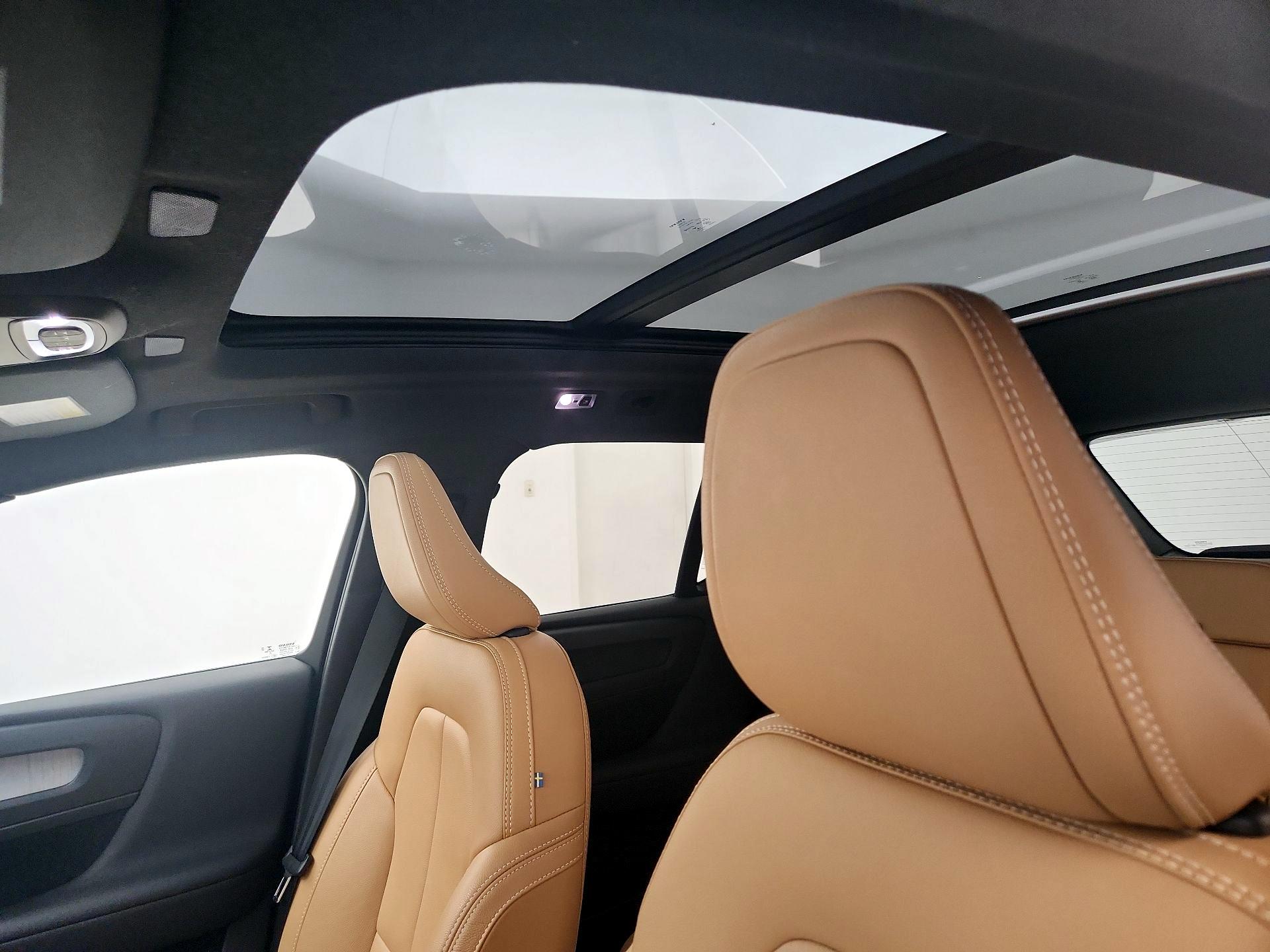 Thumbnail: 2021 Volvo XC40 - 20