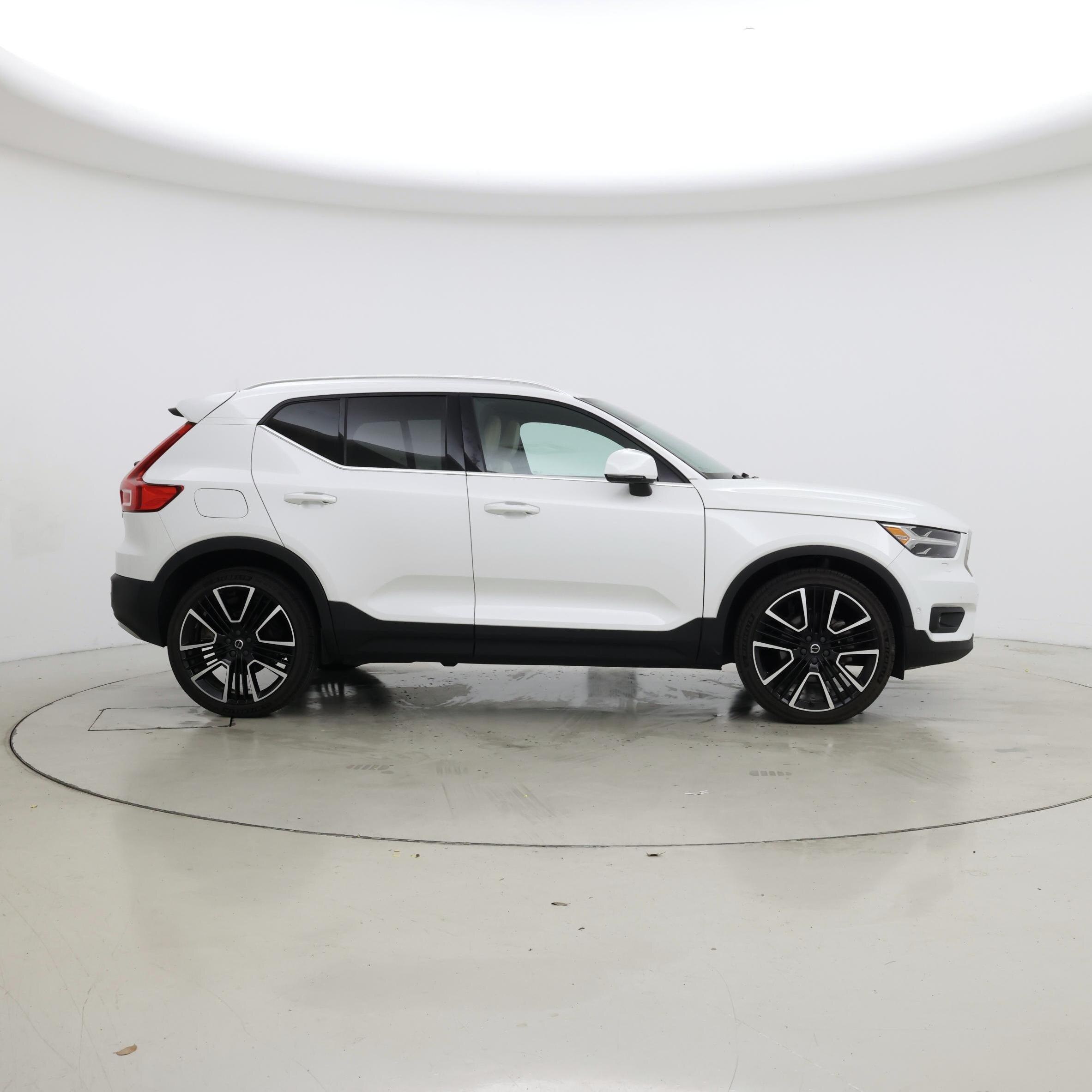 Thumbnail: 2021 Volvo XC40 - 7