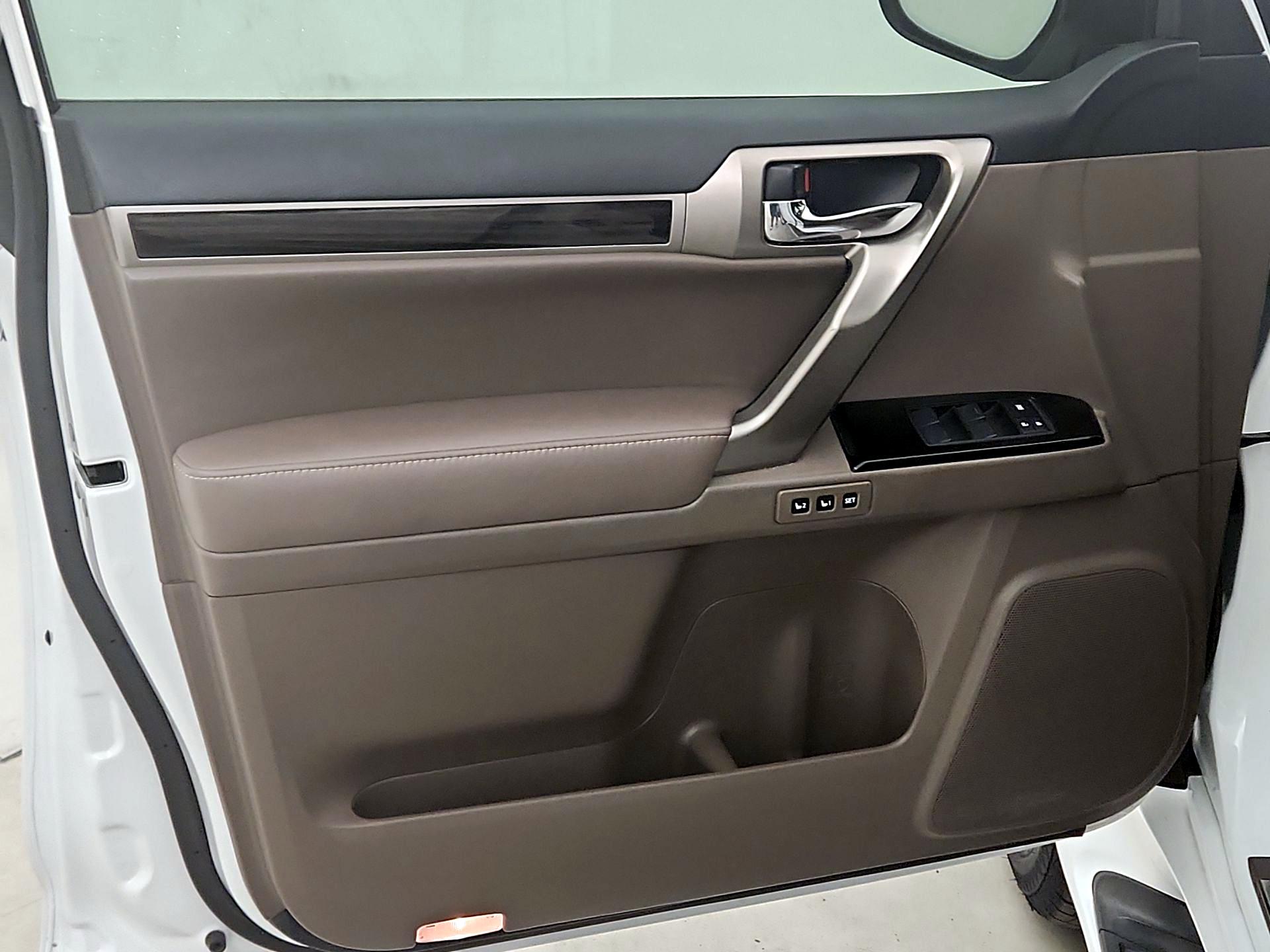 Thumbnail: 2019 Lexus GX - 12