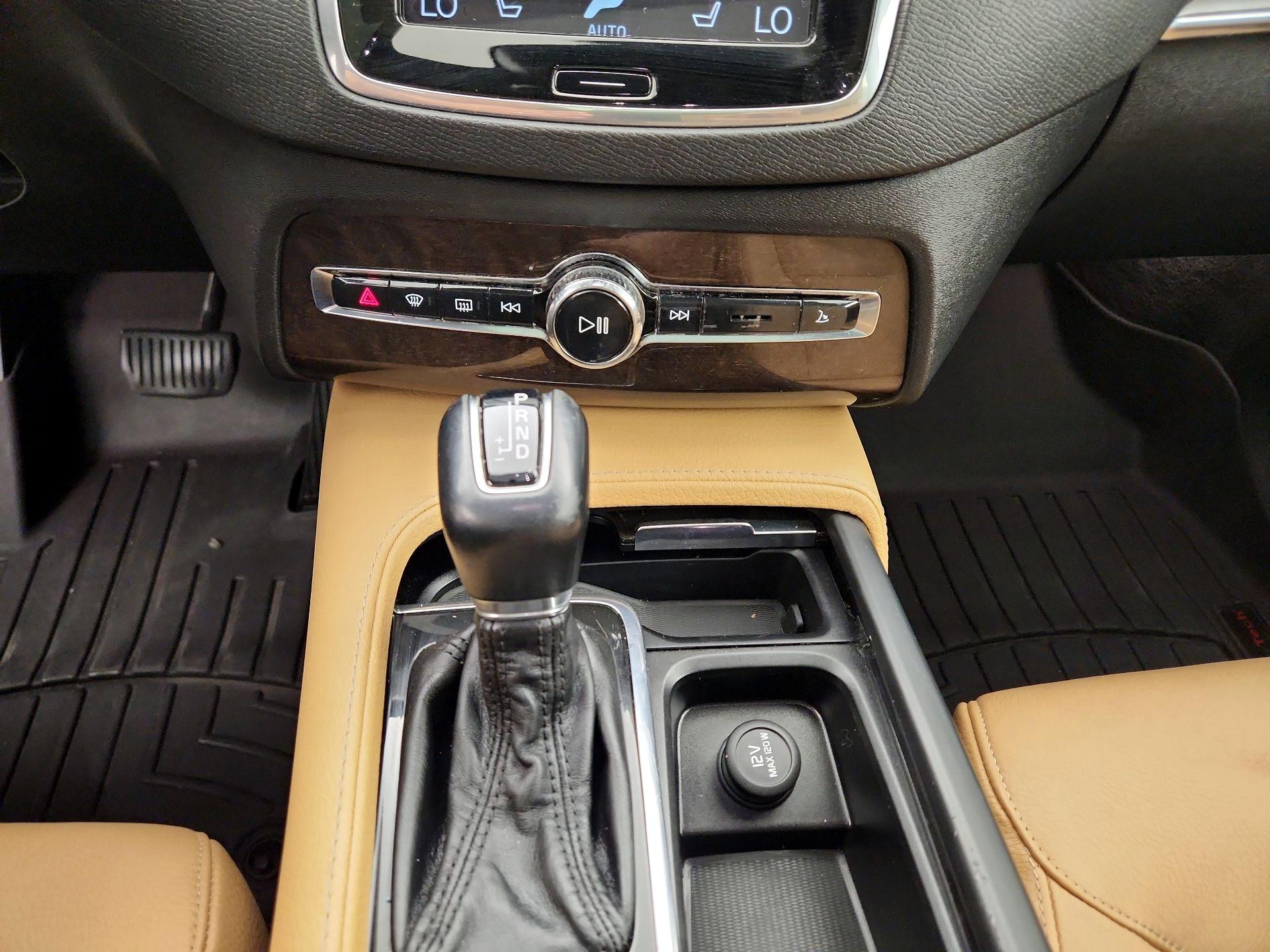 Thumbnail: 2017 Volvo XC90 - 17