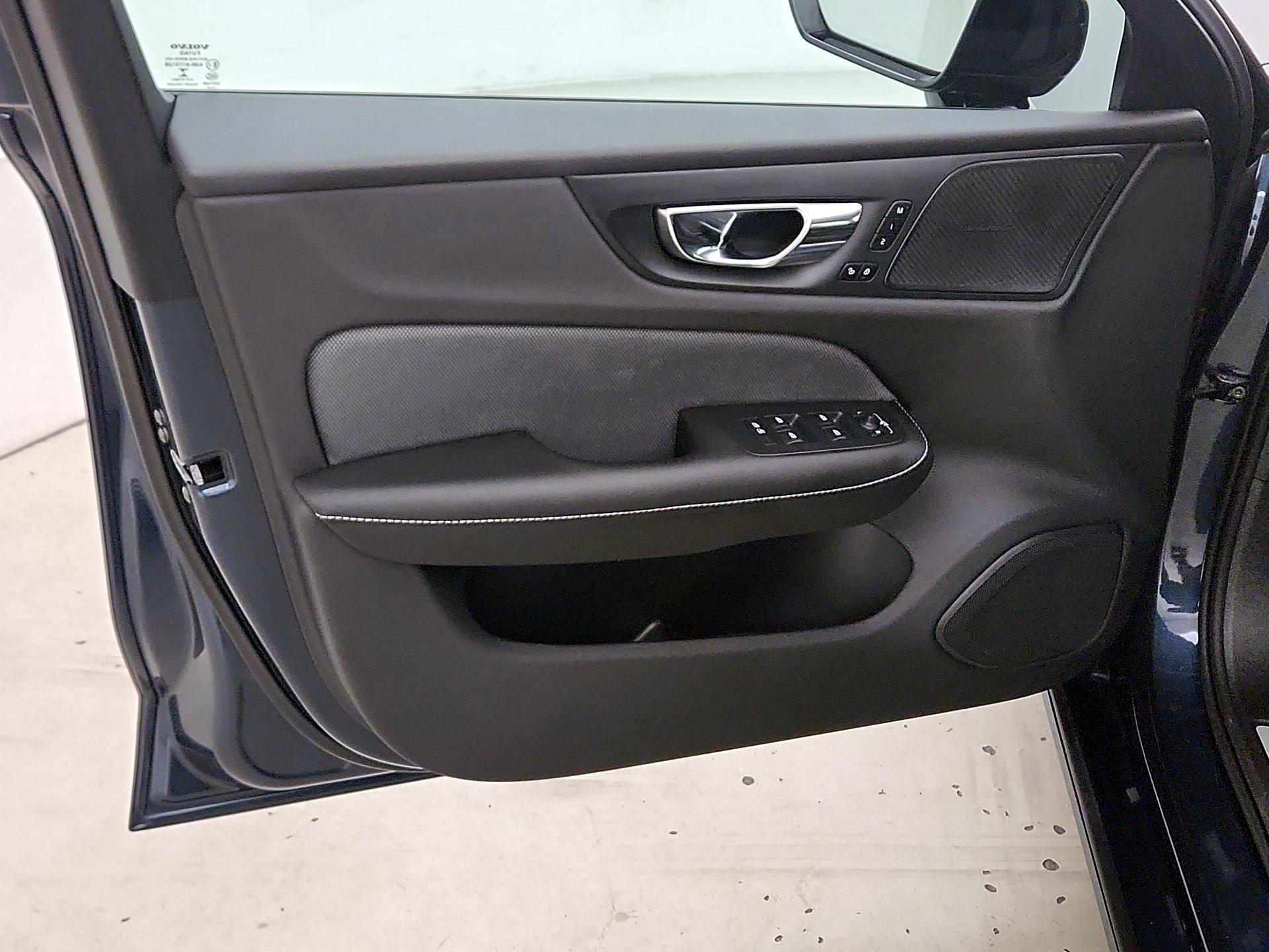 Thumbnail: 2020 Volvo S60 - 12