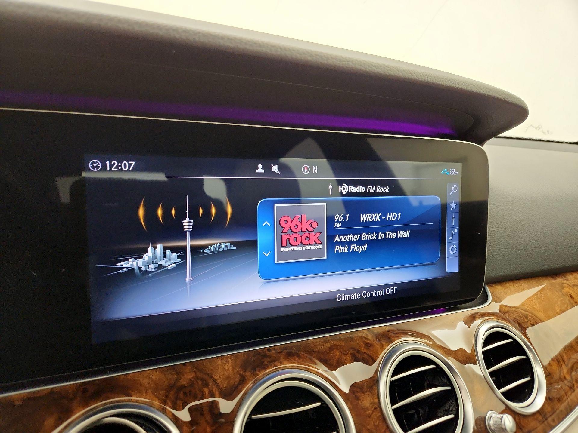 Thumbnail: 2020 Mercedes-Benz E-Class - 16