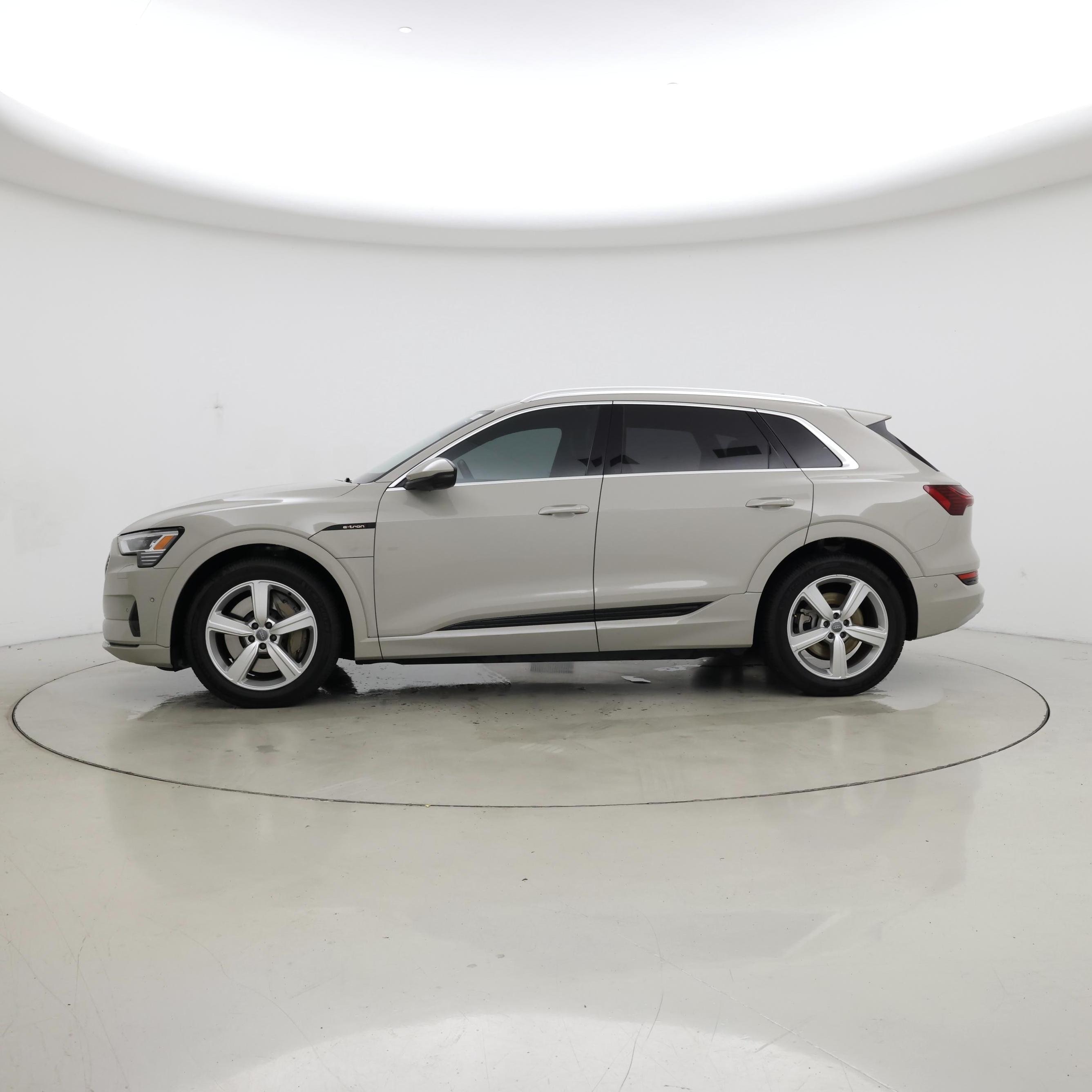Thumbnail: 2019 Audi e-tron - 3