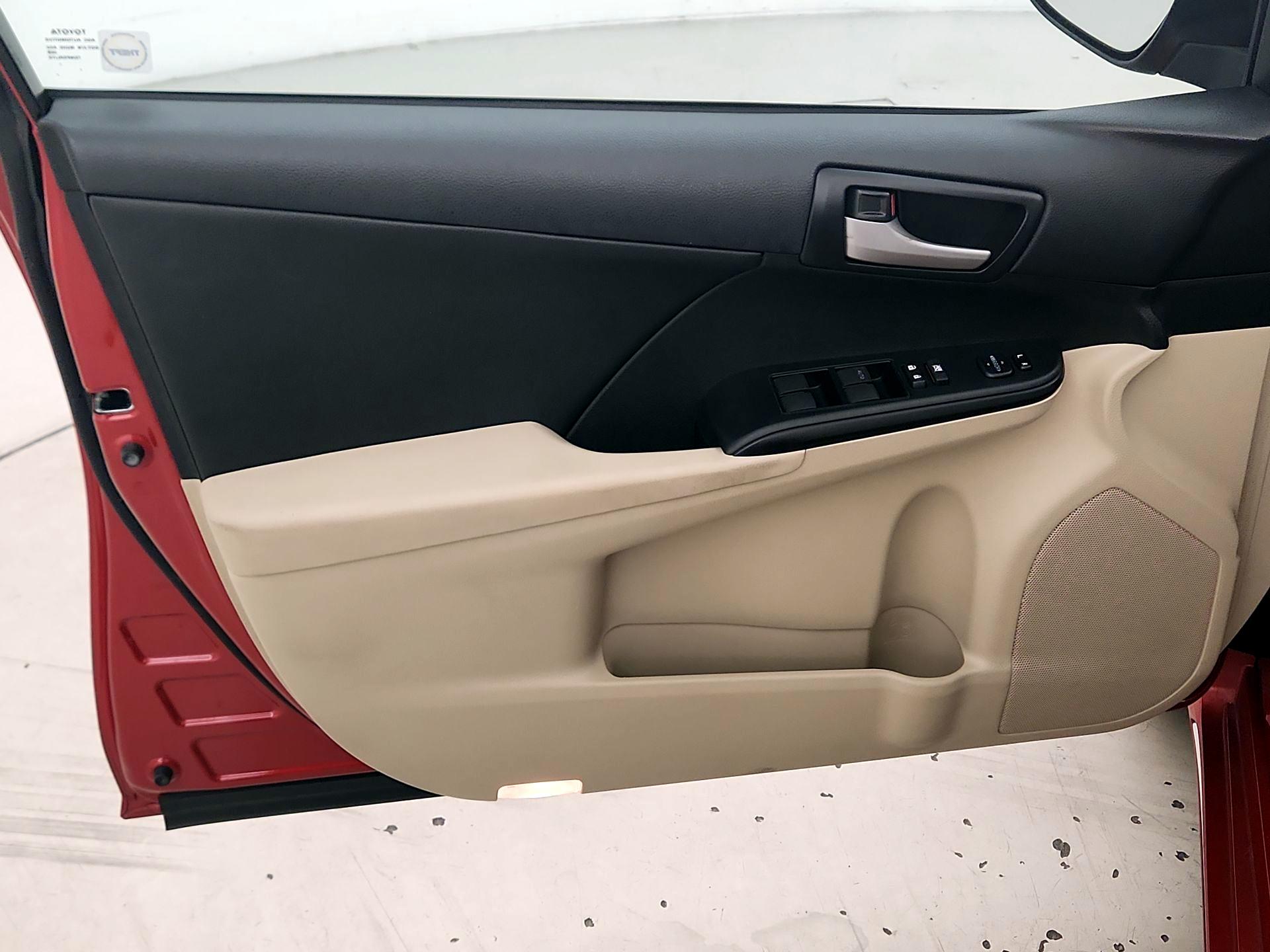 Thumbnail: 2014 Toyota Camry - 12