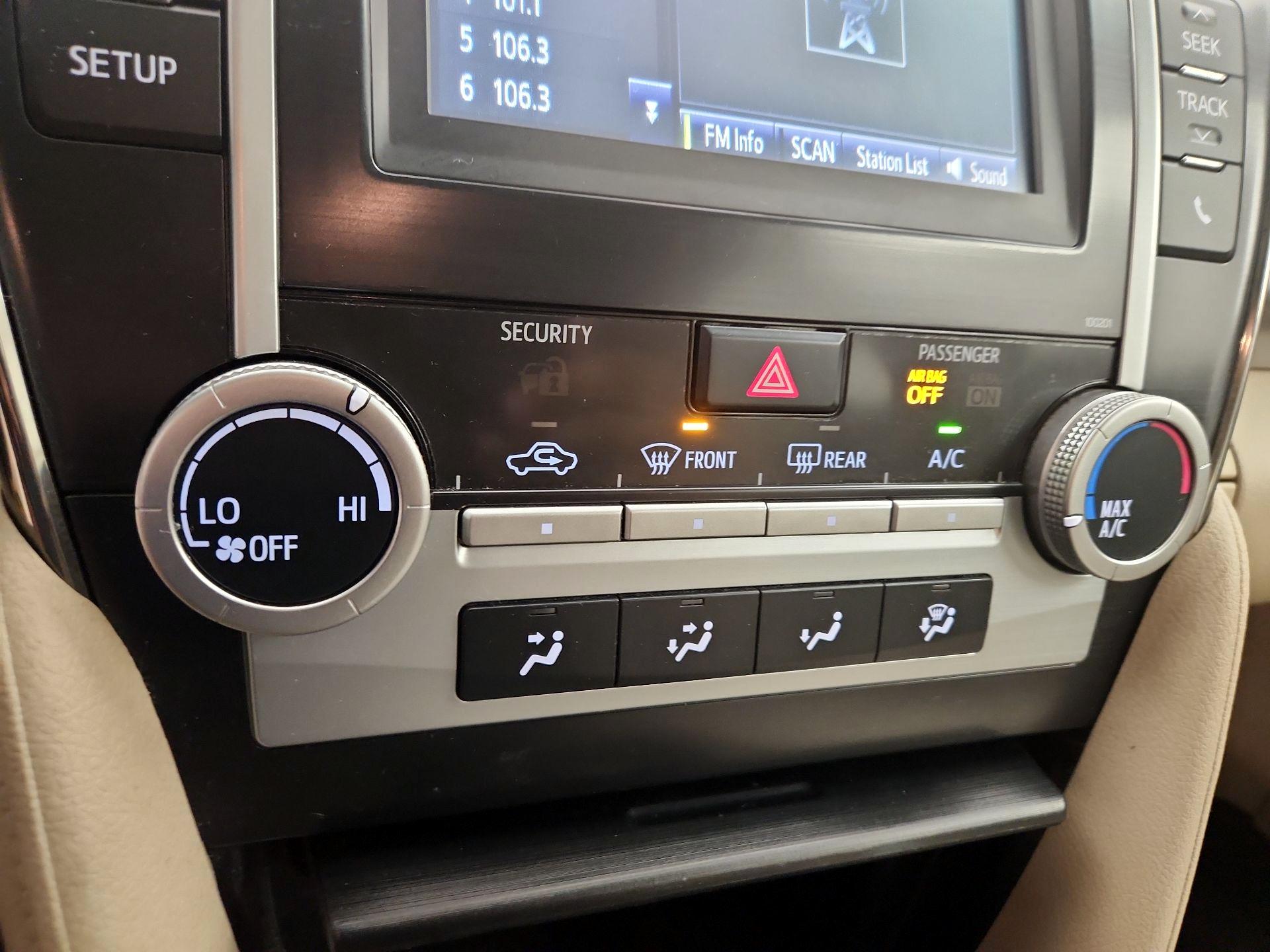 Thumbnail: 2014 Toyota Camry - 16