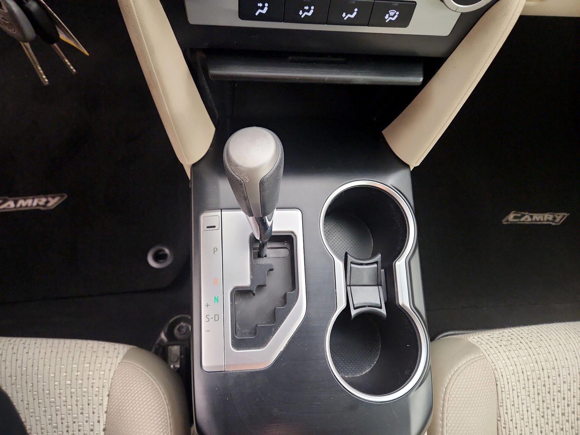 Thumbnail: 2014 Toyota Camry - 17
