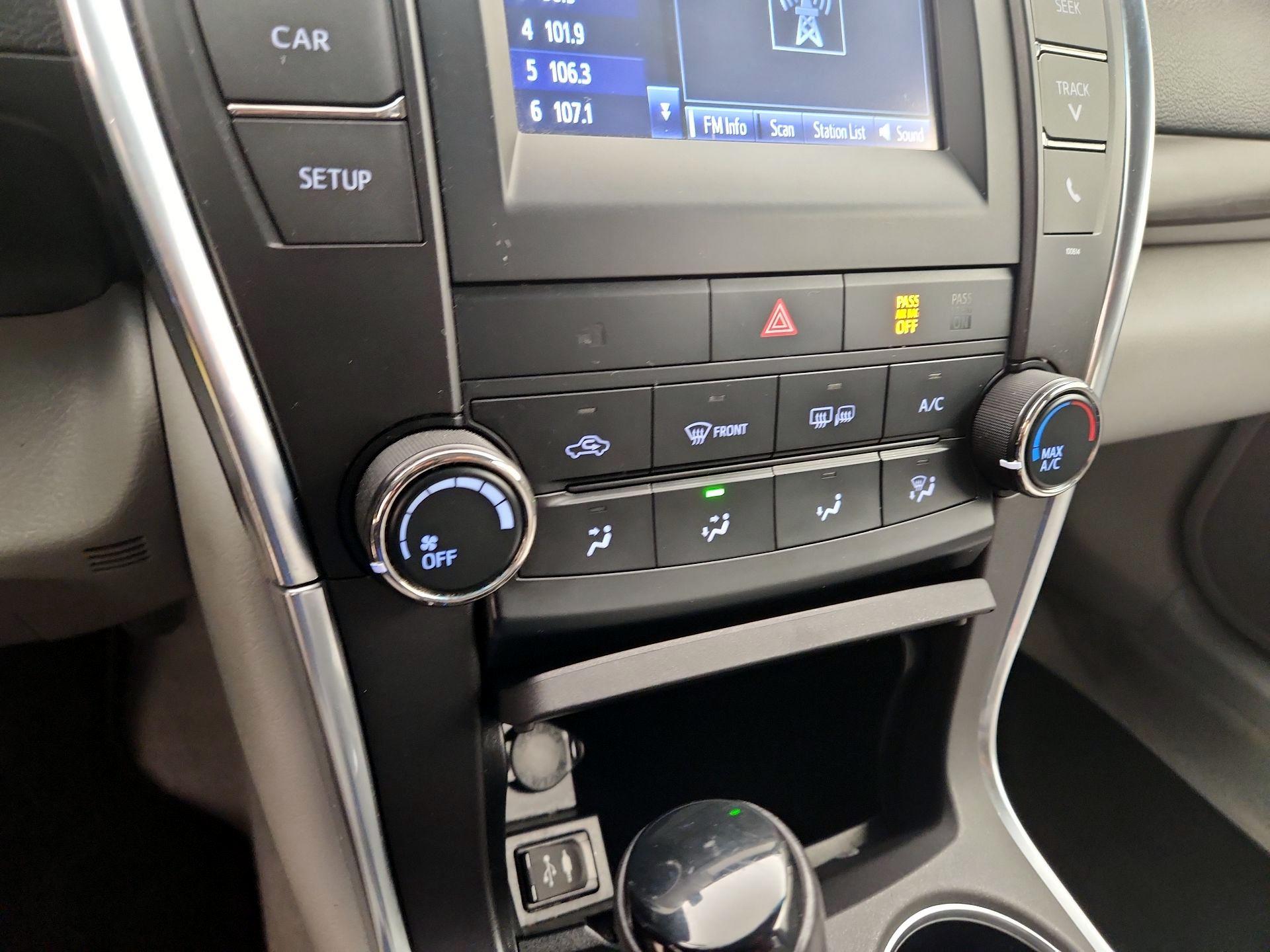 Thumbnail: 2016 Toyota Camry - 16
