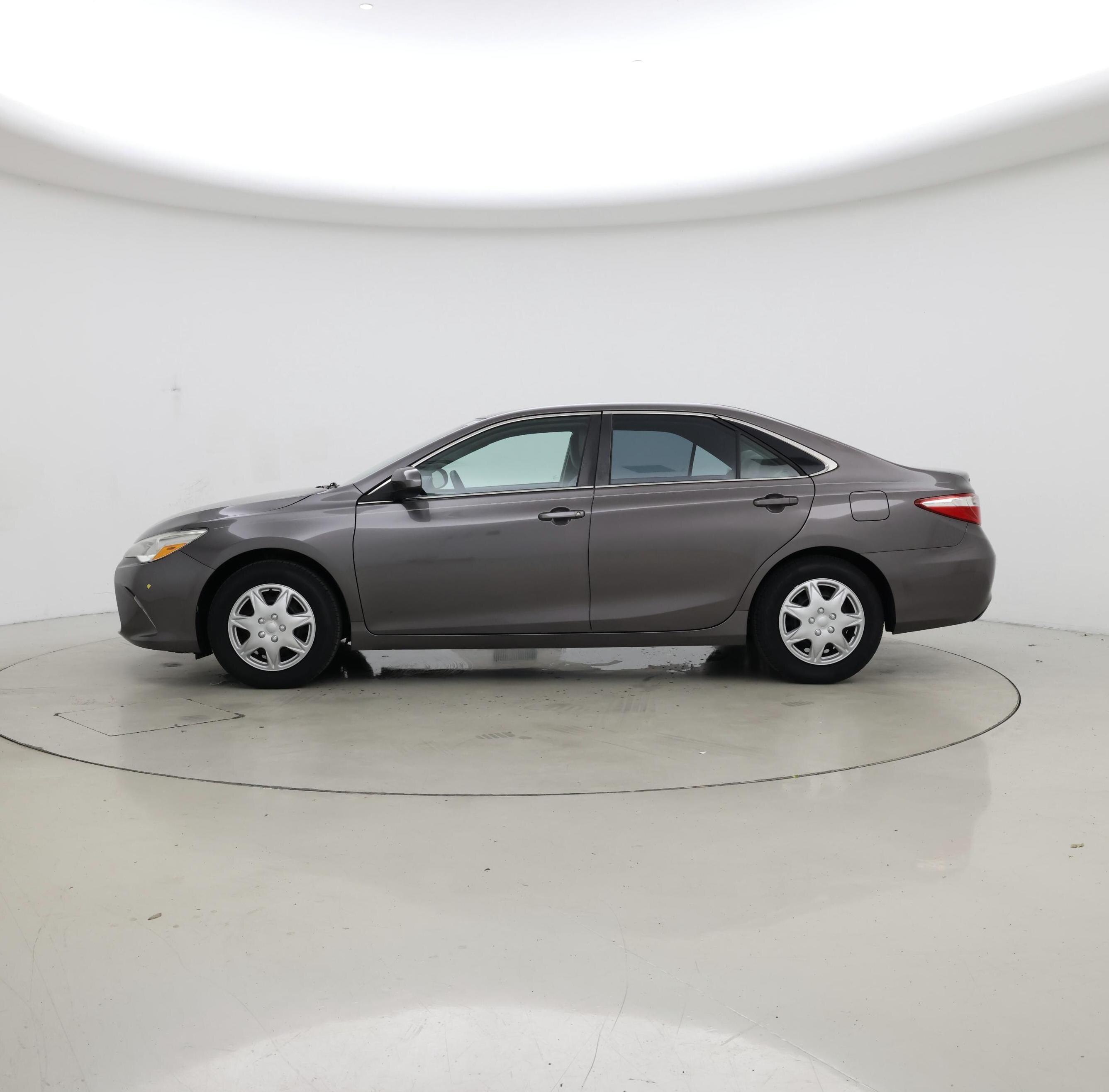 Thumbnail: 2016 Toyota Camry - 3