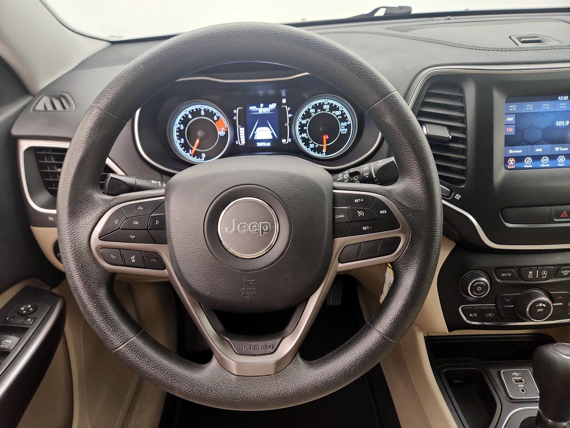 Thumbnail: 2021 Jeep Cherokee - 10
