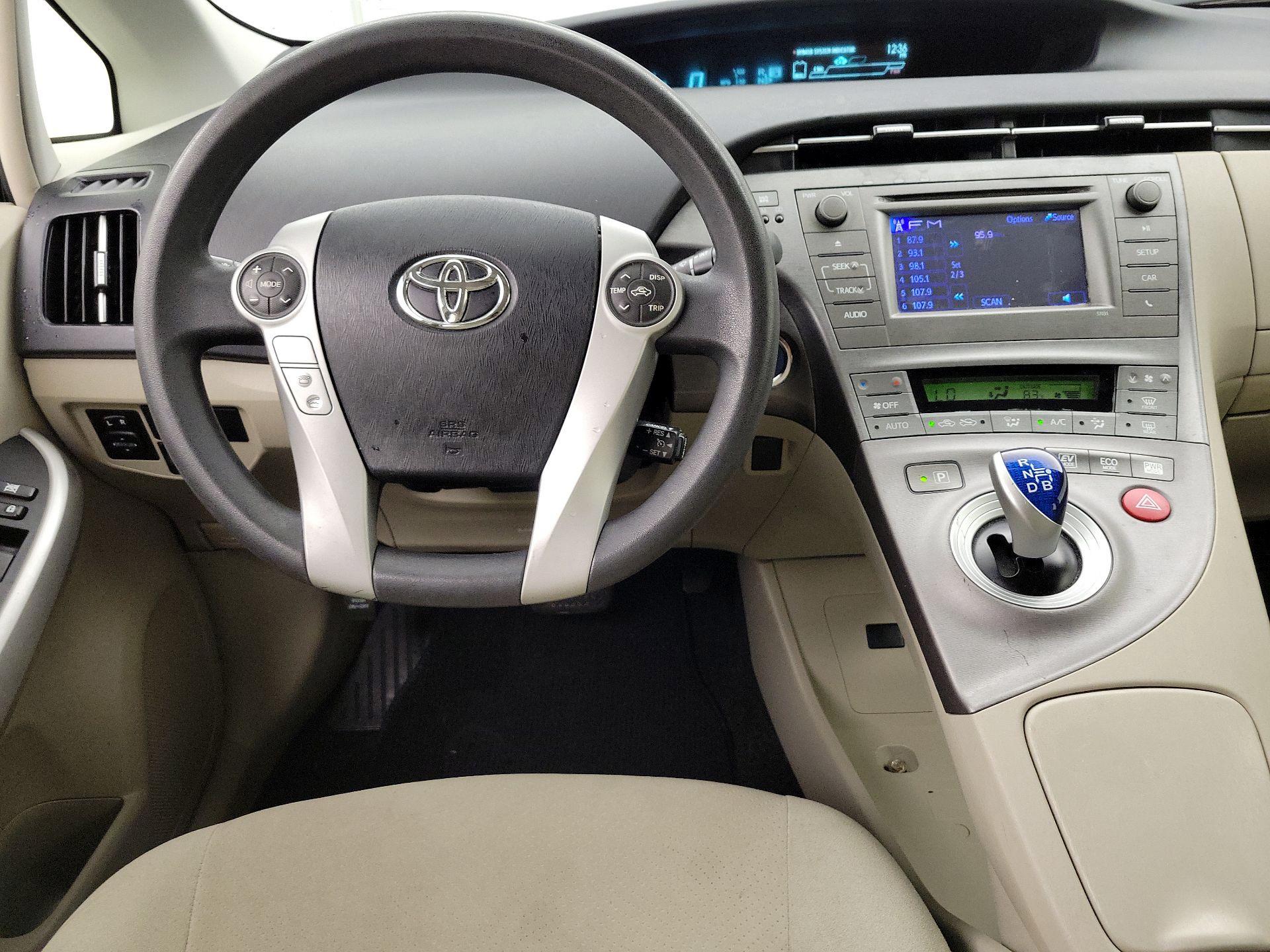 Thumbnail: 2014 Toyota Prius - 10