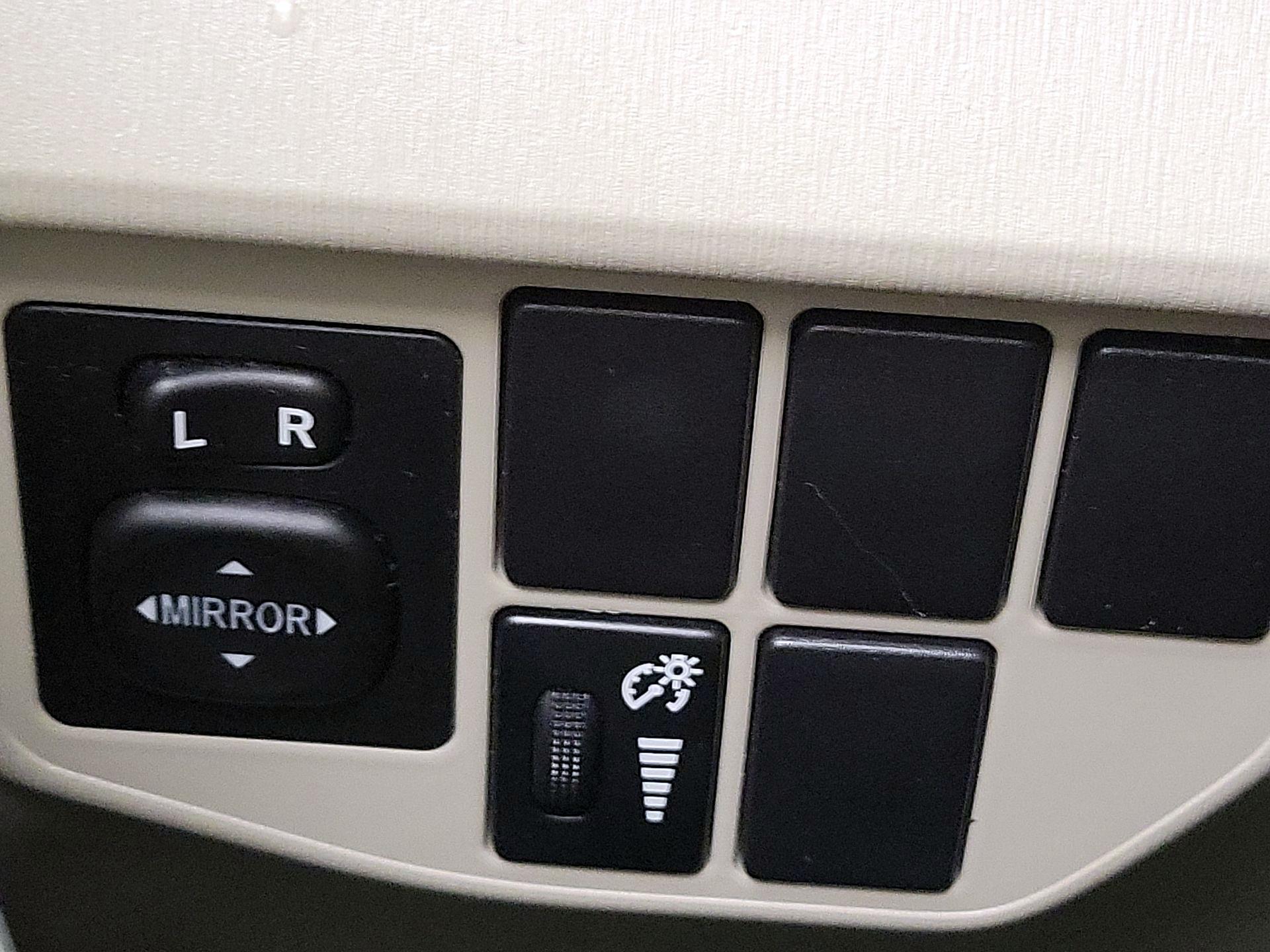 Thumbnail: 2014 Toyota Prius - 13